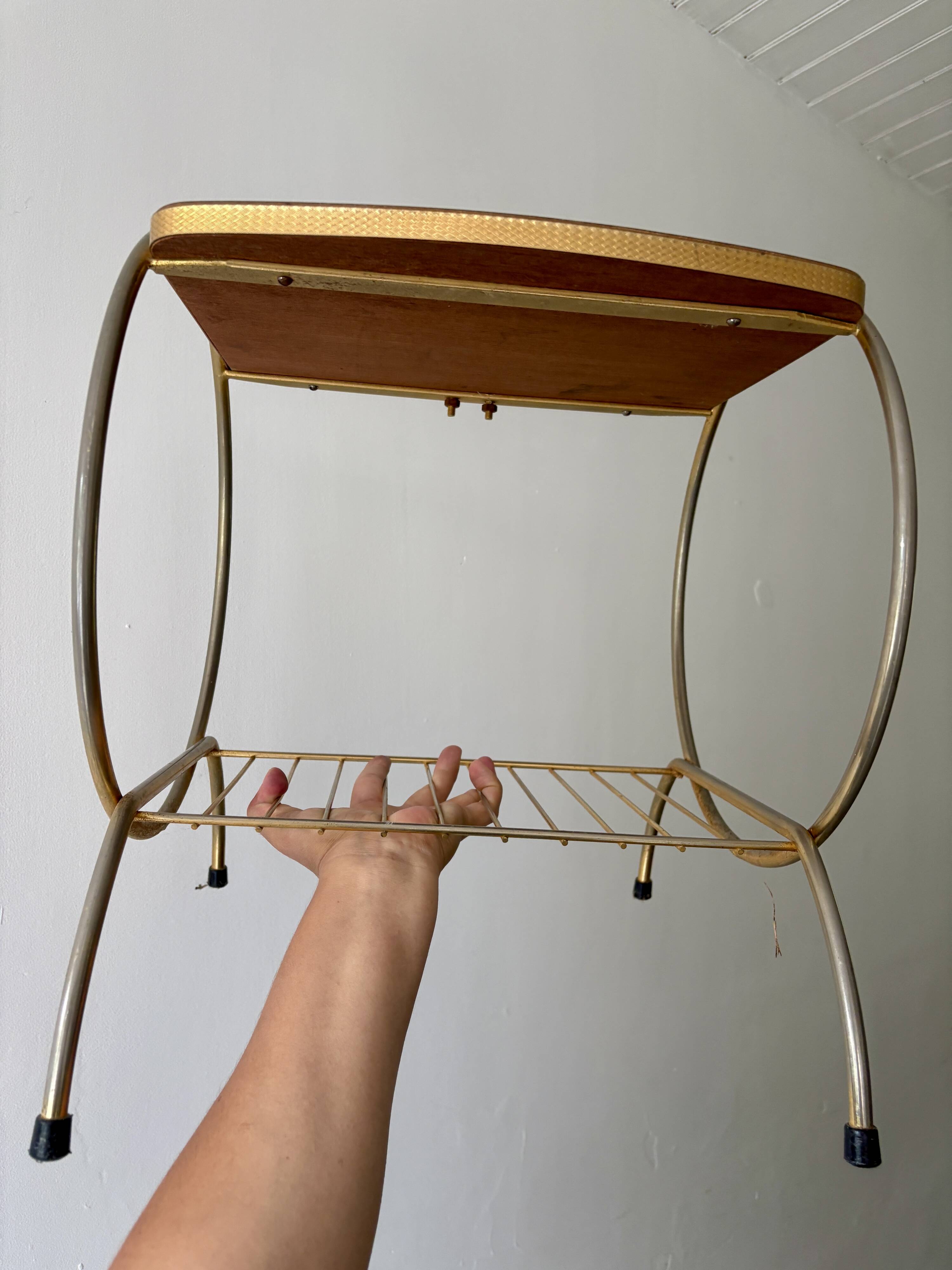 Table d'appoint vintage en laiton et formica