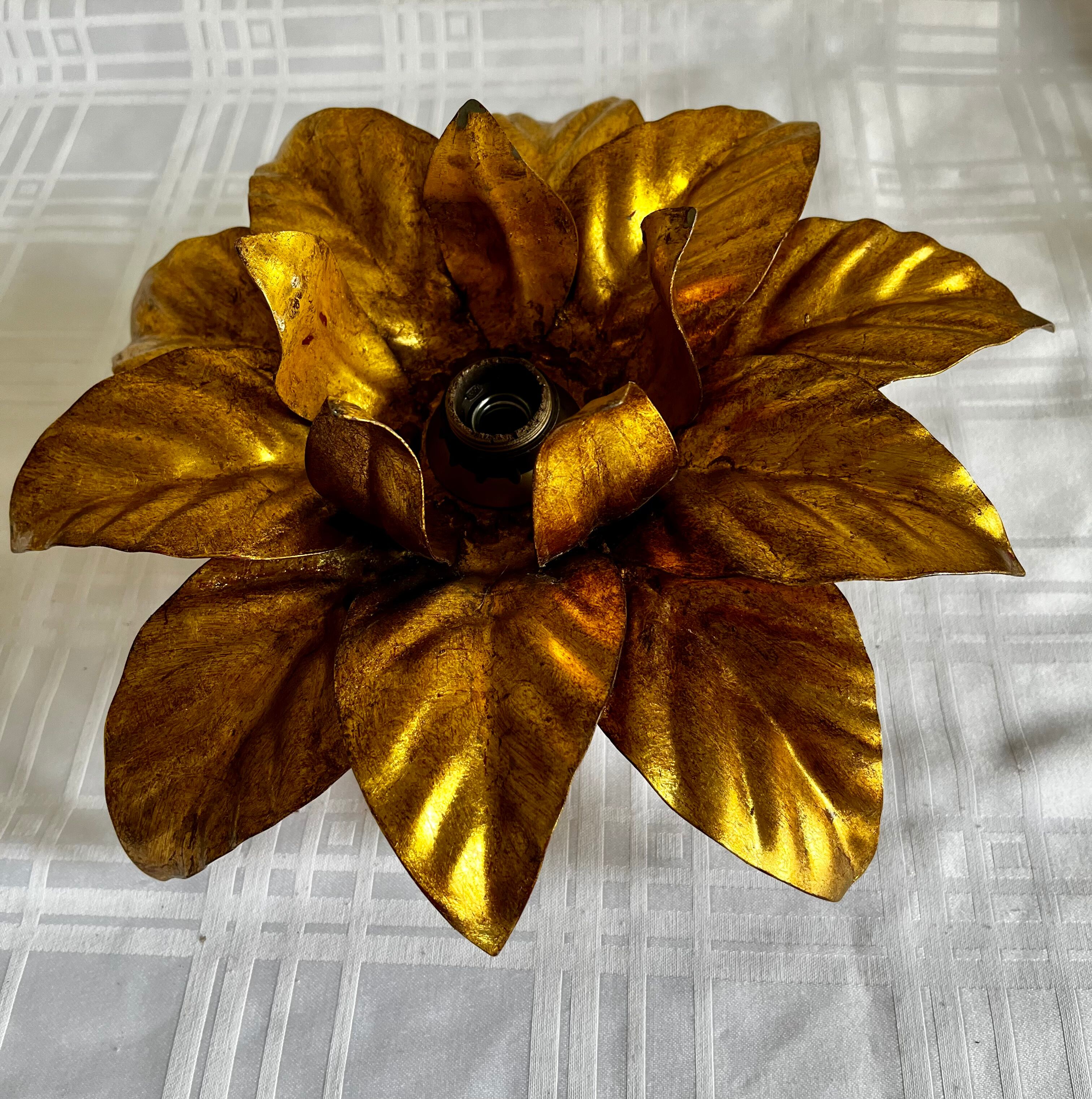 Trio appliques golden flowers