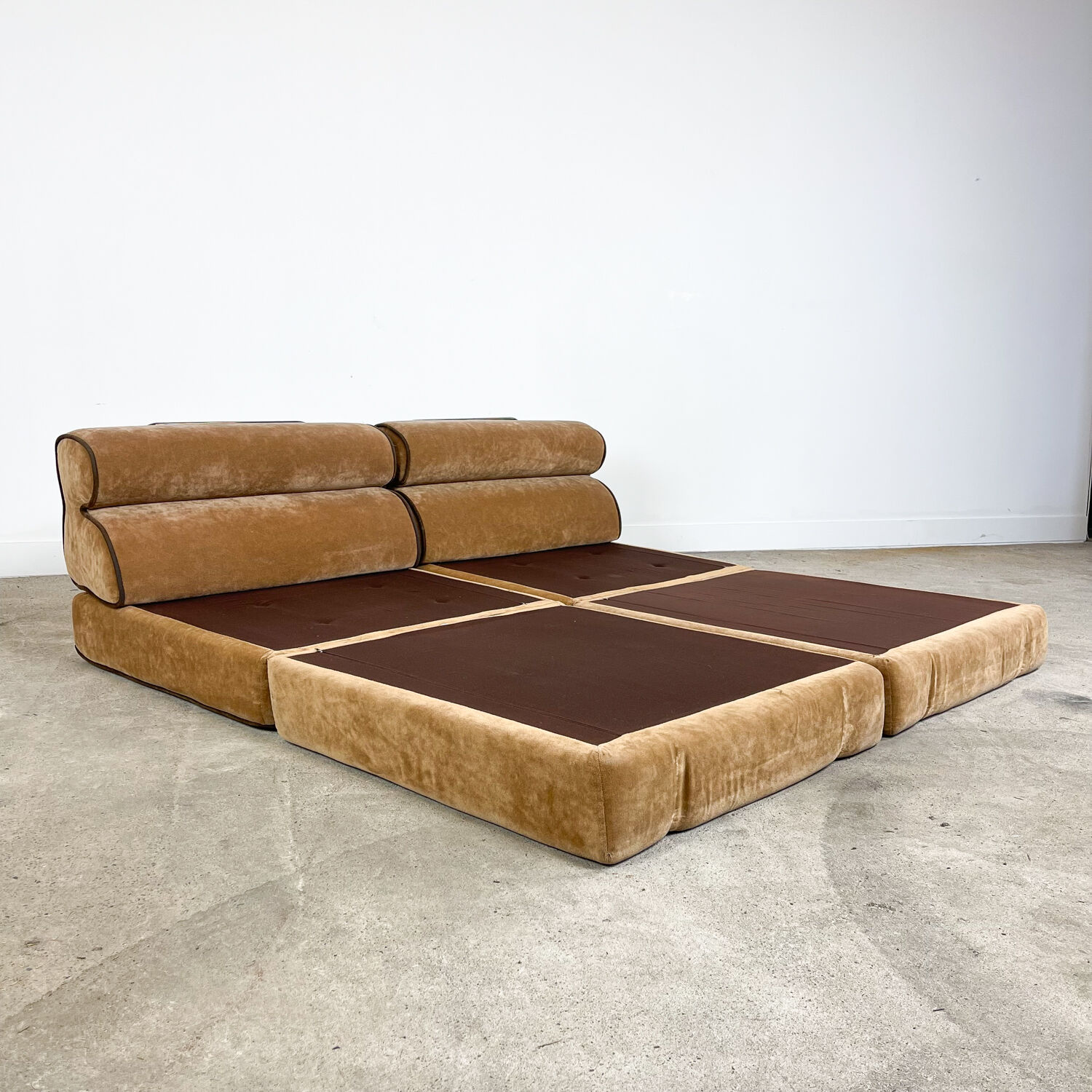 Vintage velvet two seater daybed design sleeper sofa