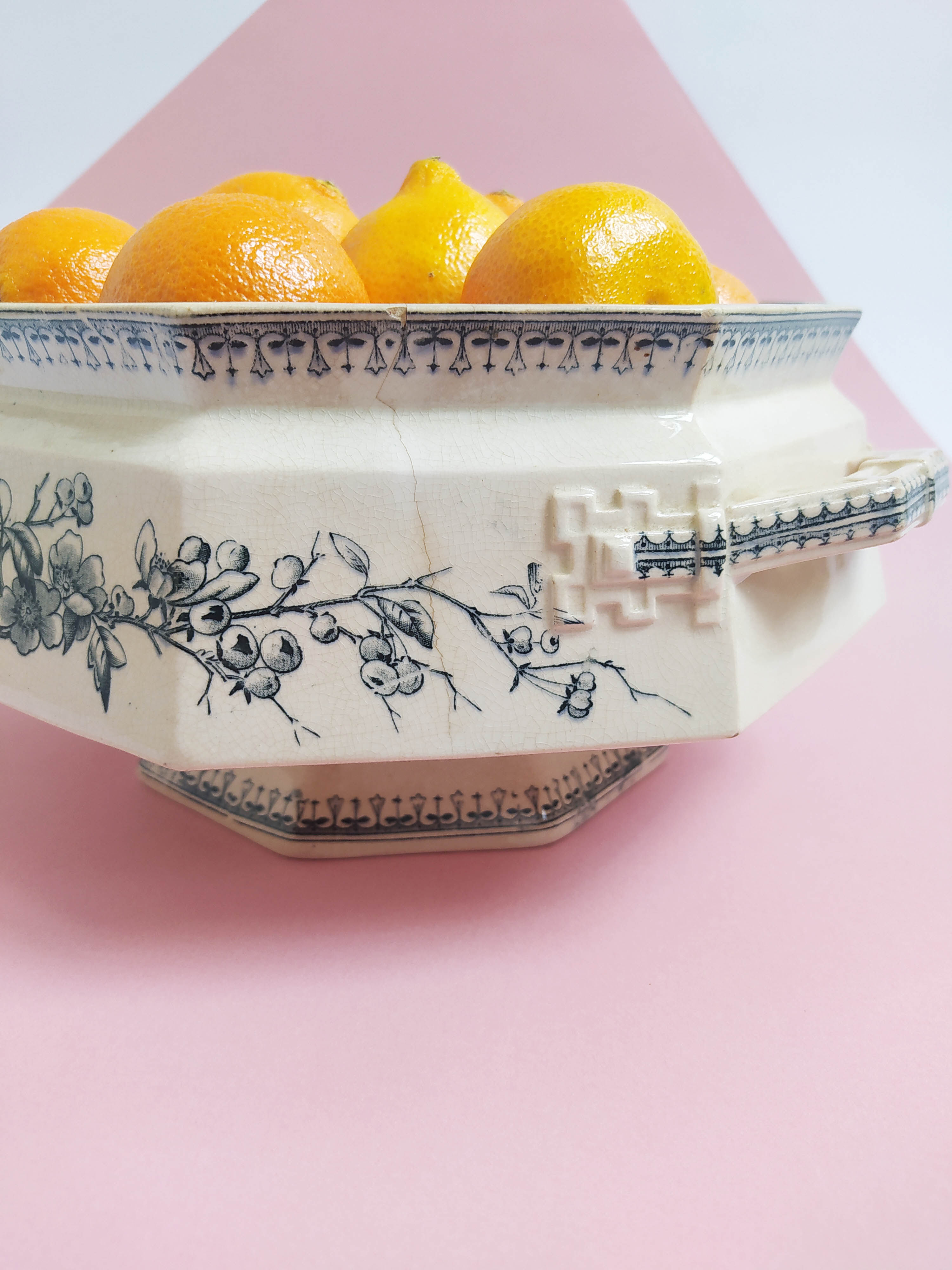 Large cut in the style of iron earth old earthenware (traces of time, see description)