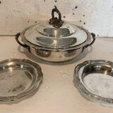 Bouillon couvert et deux petits plat en métal argenté XX siècle