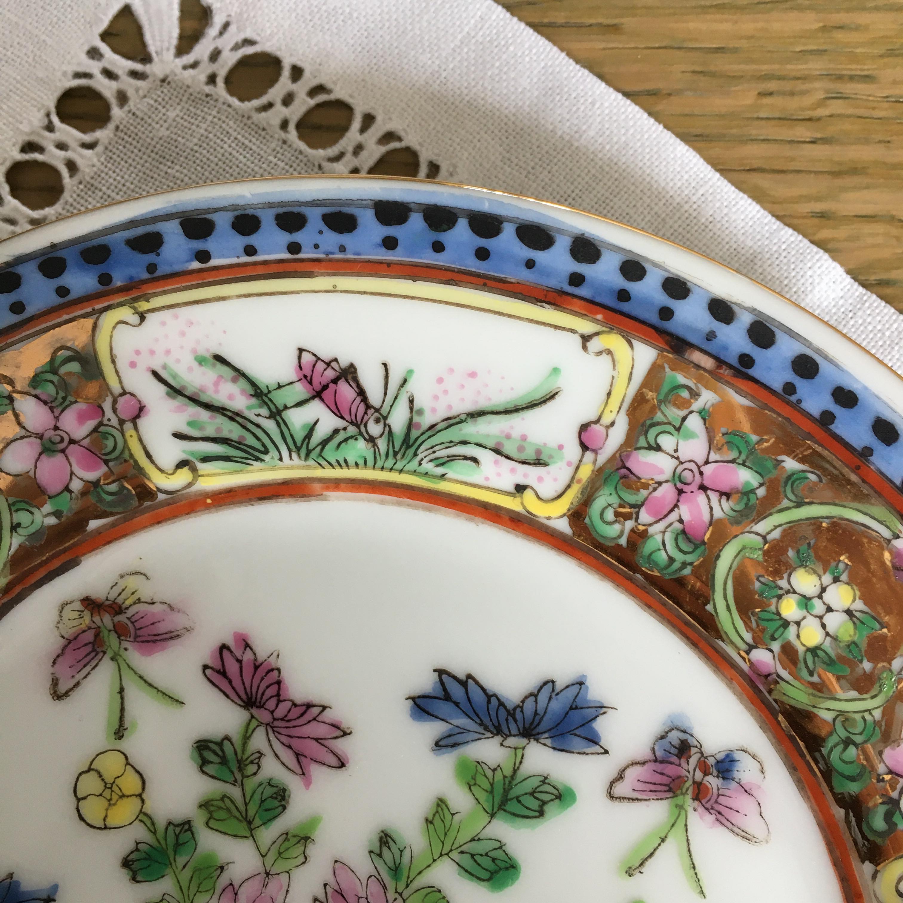 Vintage decorative plate in Chinese porcelain