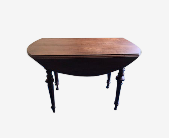 Table, turned legs in solid wood