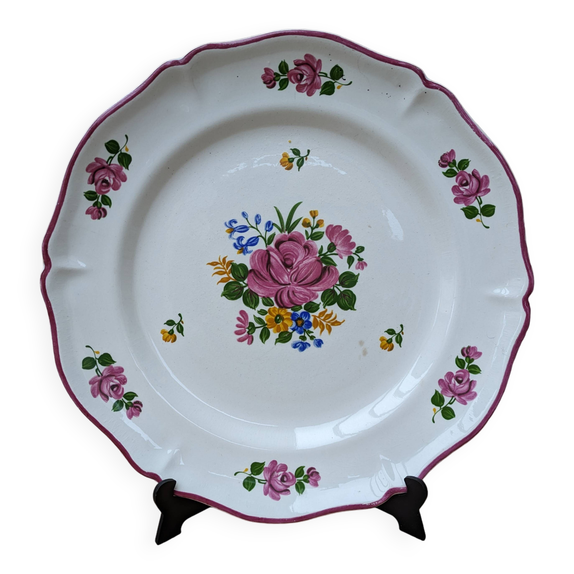Round dish decorated with a bouquet of flowers Saint Amand Vieux Strasbourg