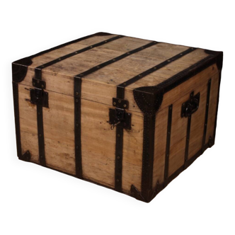 Grande malle en bois du XXe siècle
