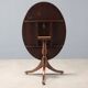 Table ancienne en acajou de forme ovale, Angleterre, XIXe siècle