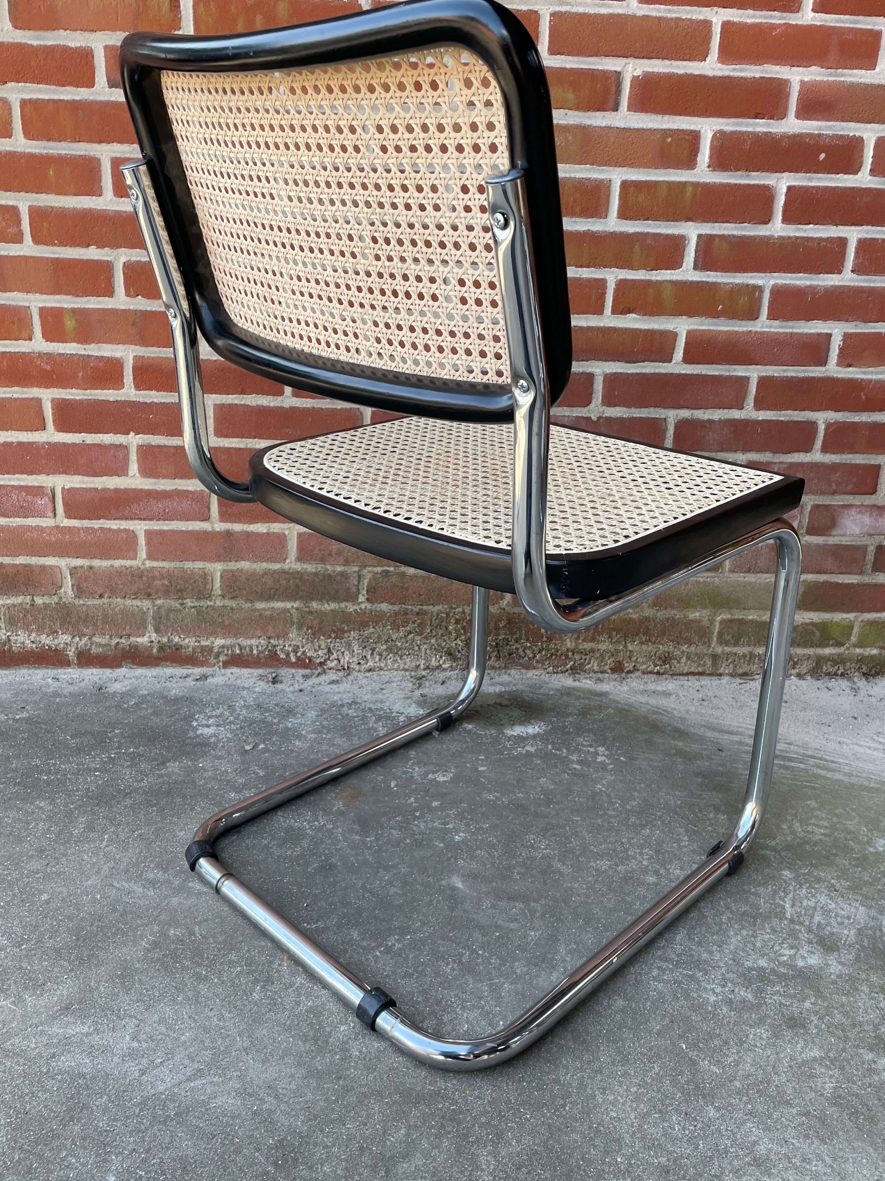 Ensemble de 4 chaises vintage modèle Cesca B32 en noir et chrome
