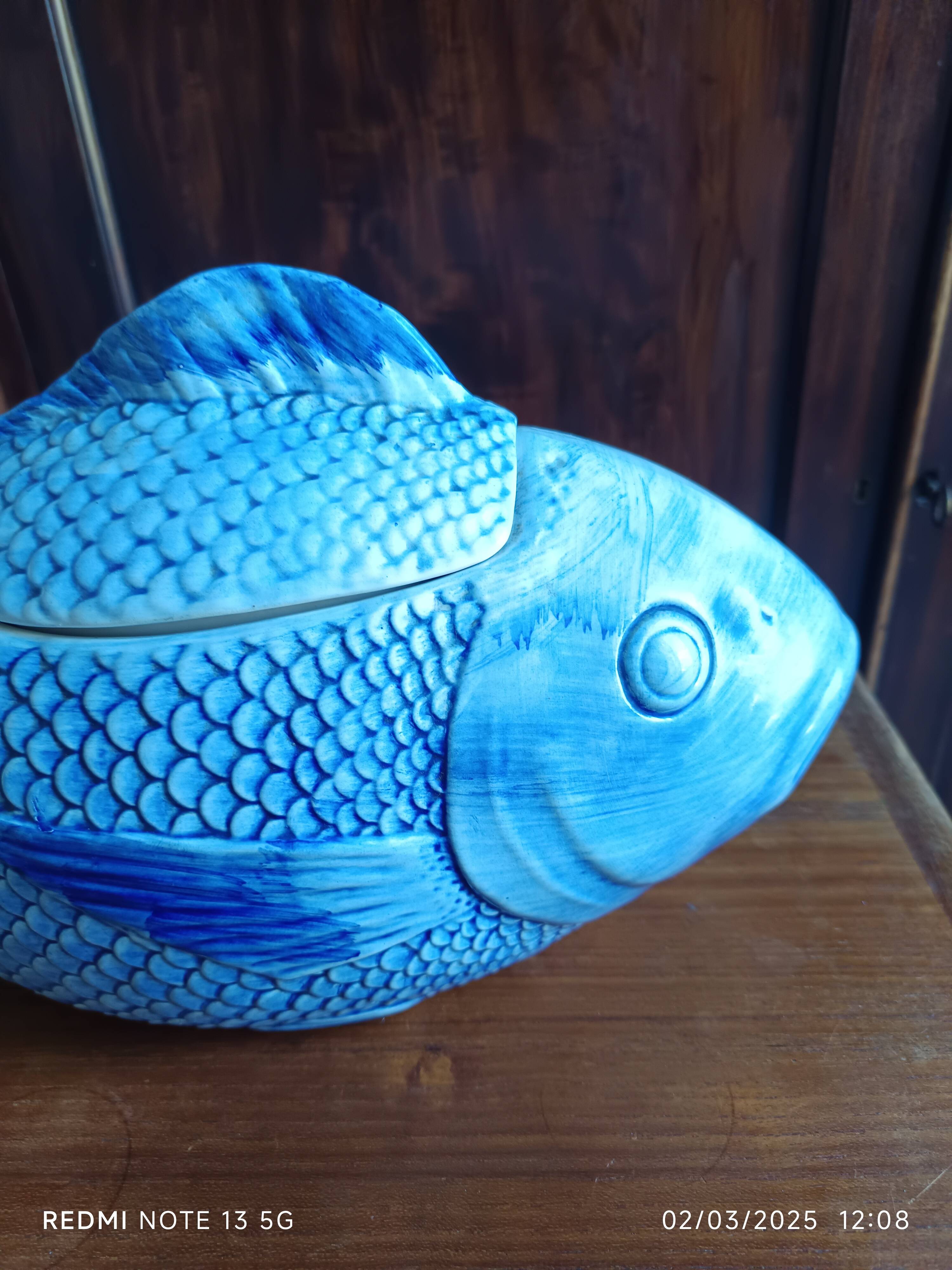 Fish-shaped slip tureen