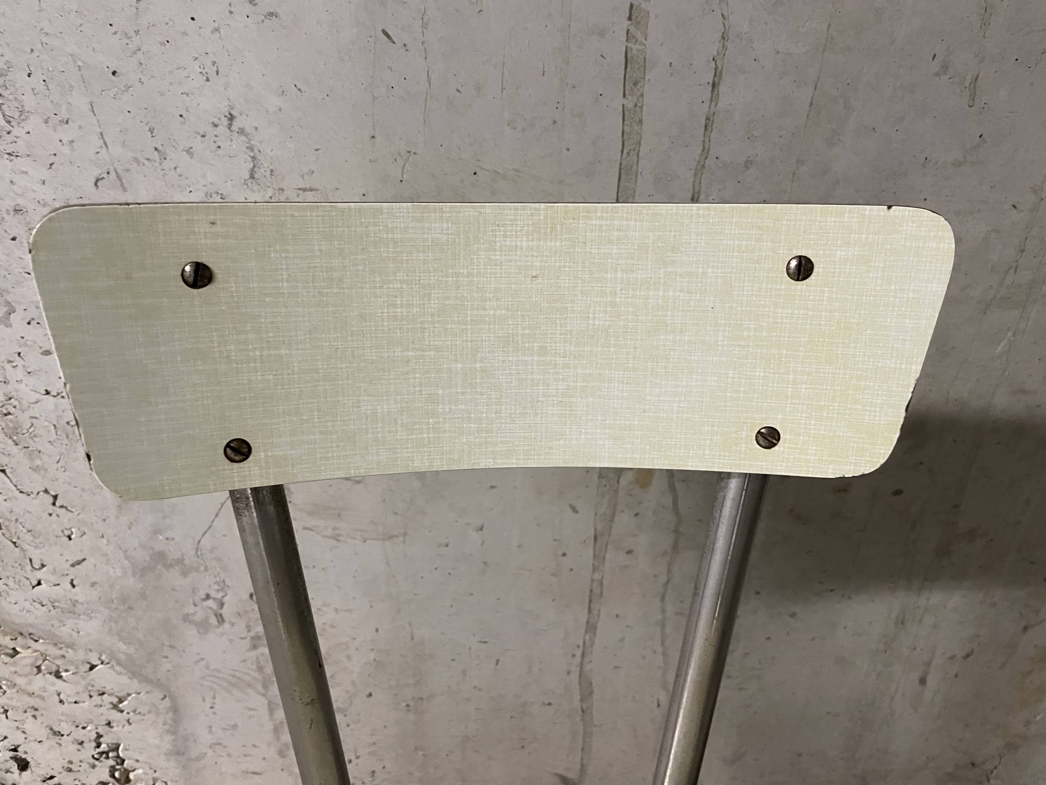 Chaise en formica années 50