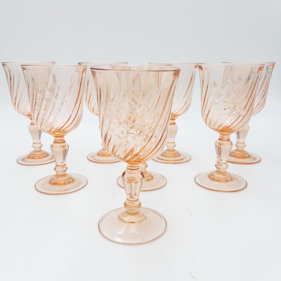 Set of 8 pink glasses