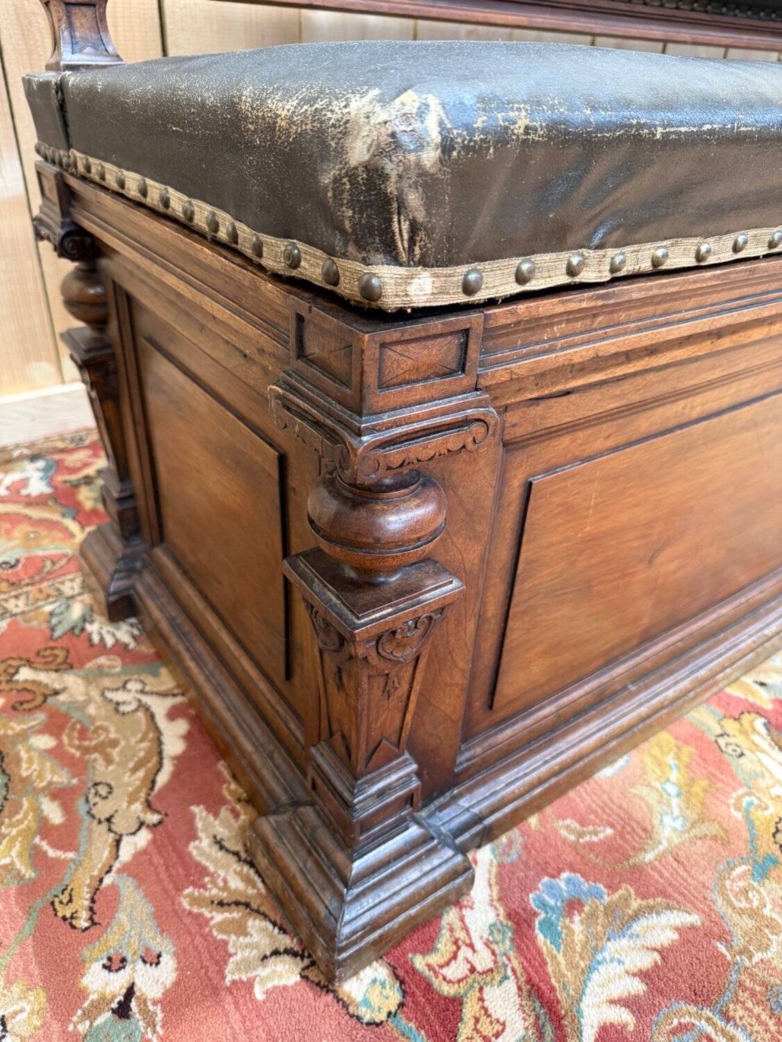 Bank safe – Napoleon III style – Carved solid walnut – Leather upholstery