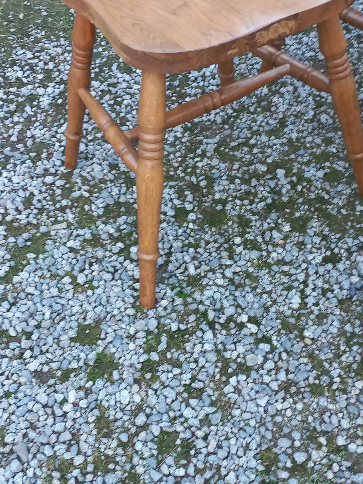 Set of 4 chairs and 1 armchair in mountain style made of oak.