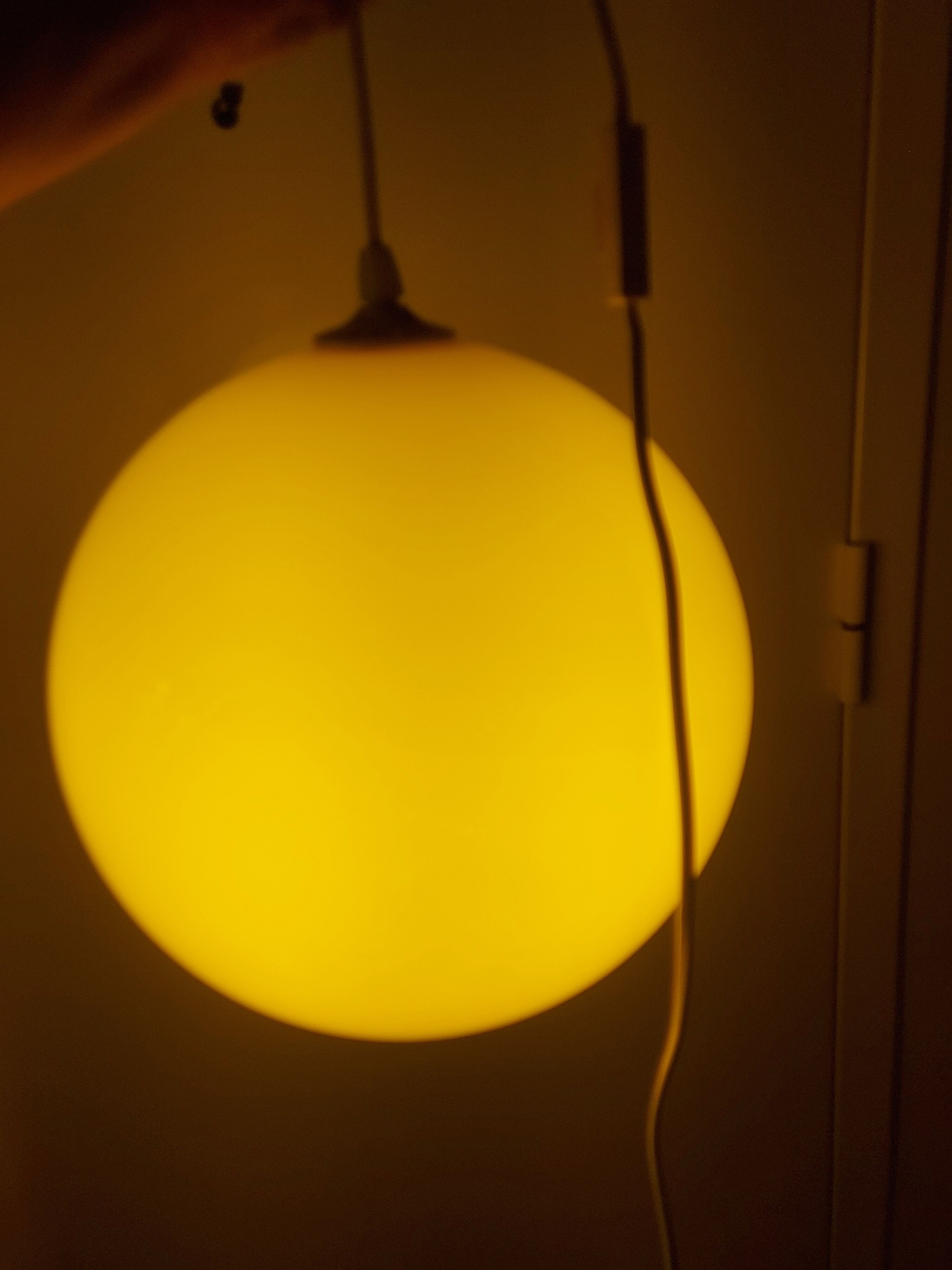 Vintage suspension 70'S in yellow opaline