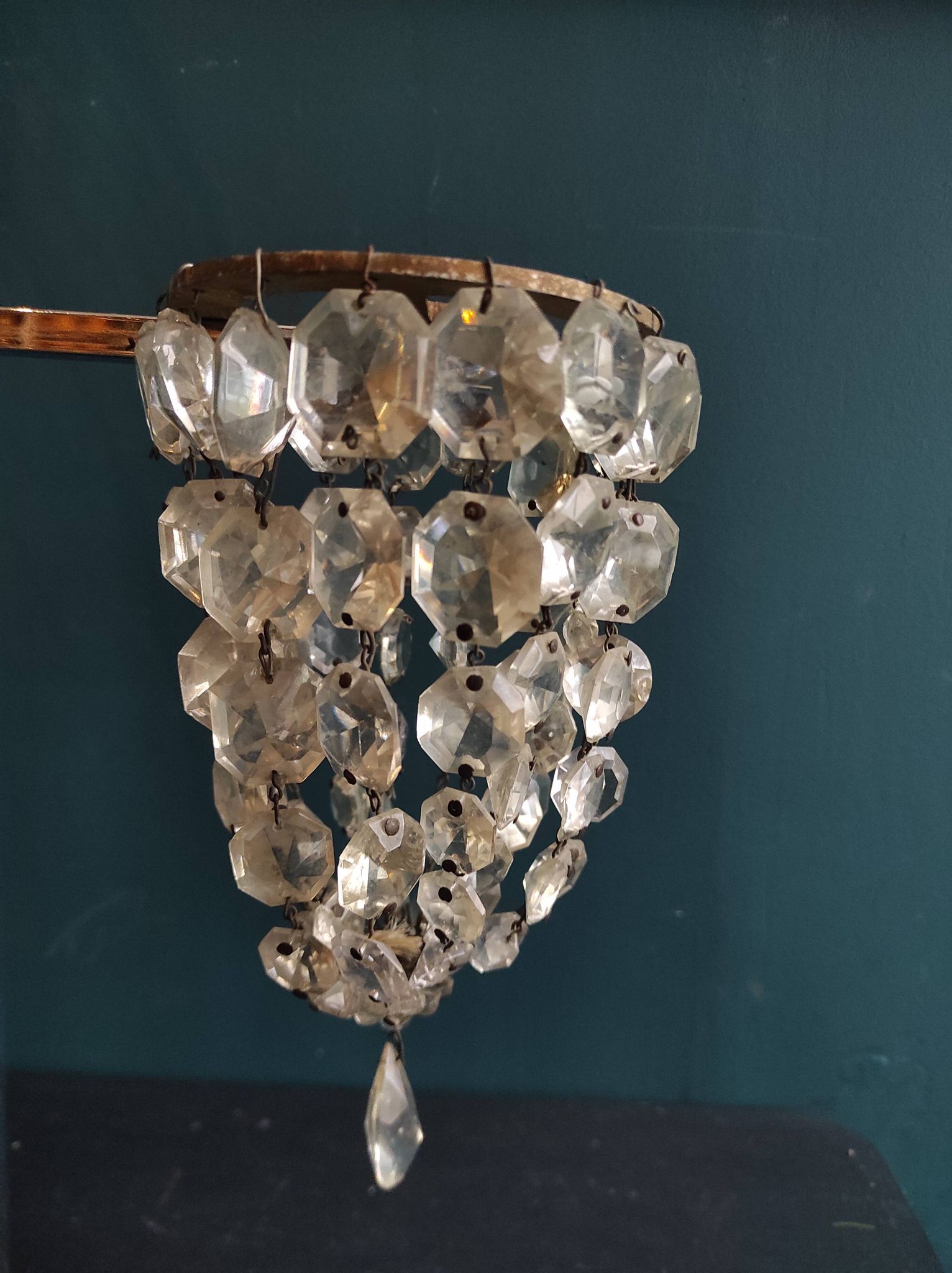 Paire de petits lustres de sac anciens en laiton et cristal français