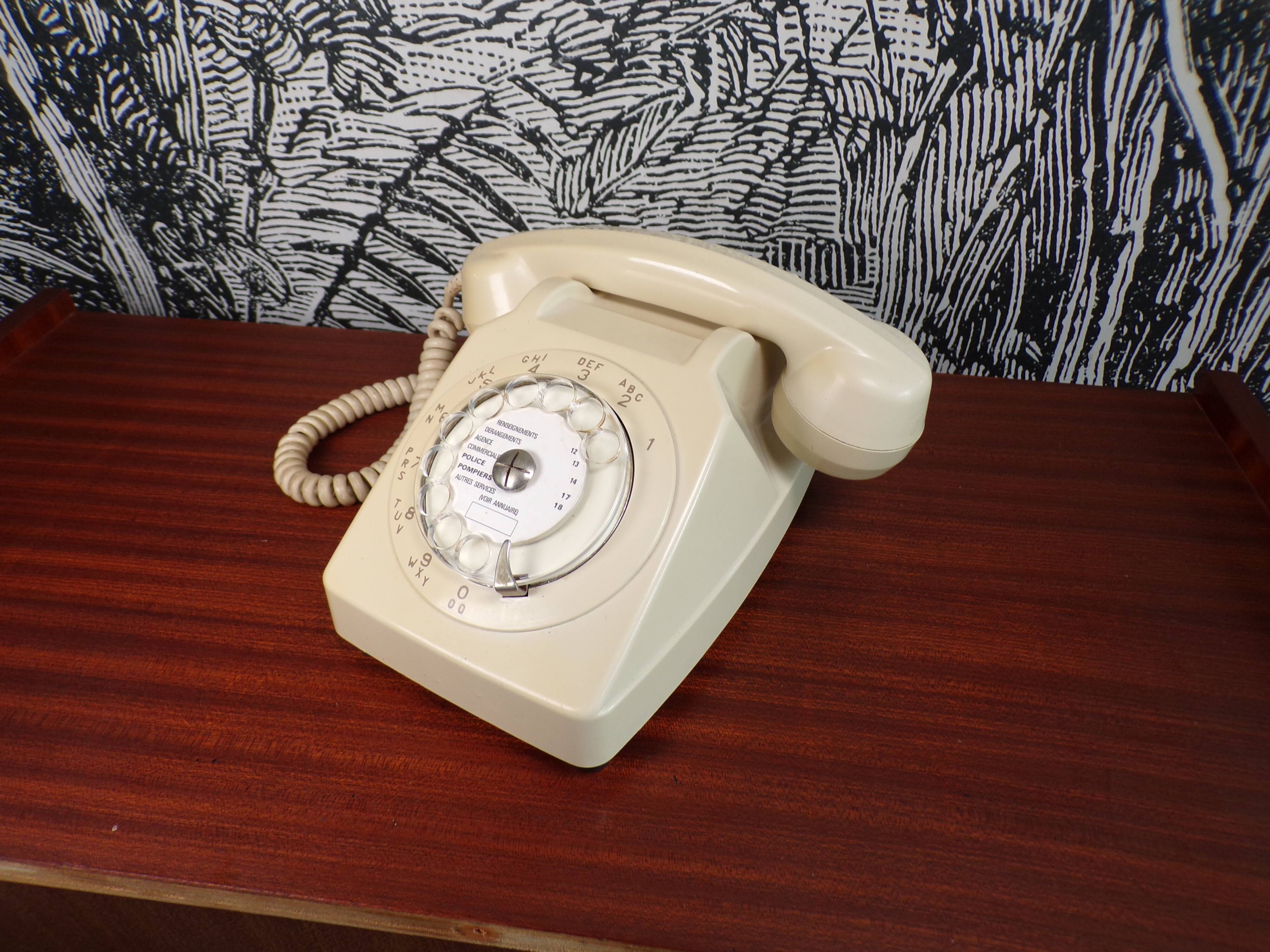 Téléphone Socotel blanc crème à cadran