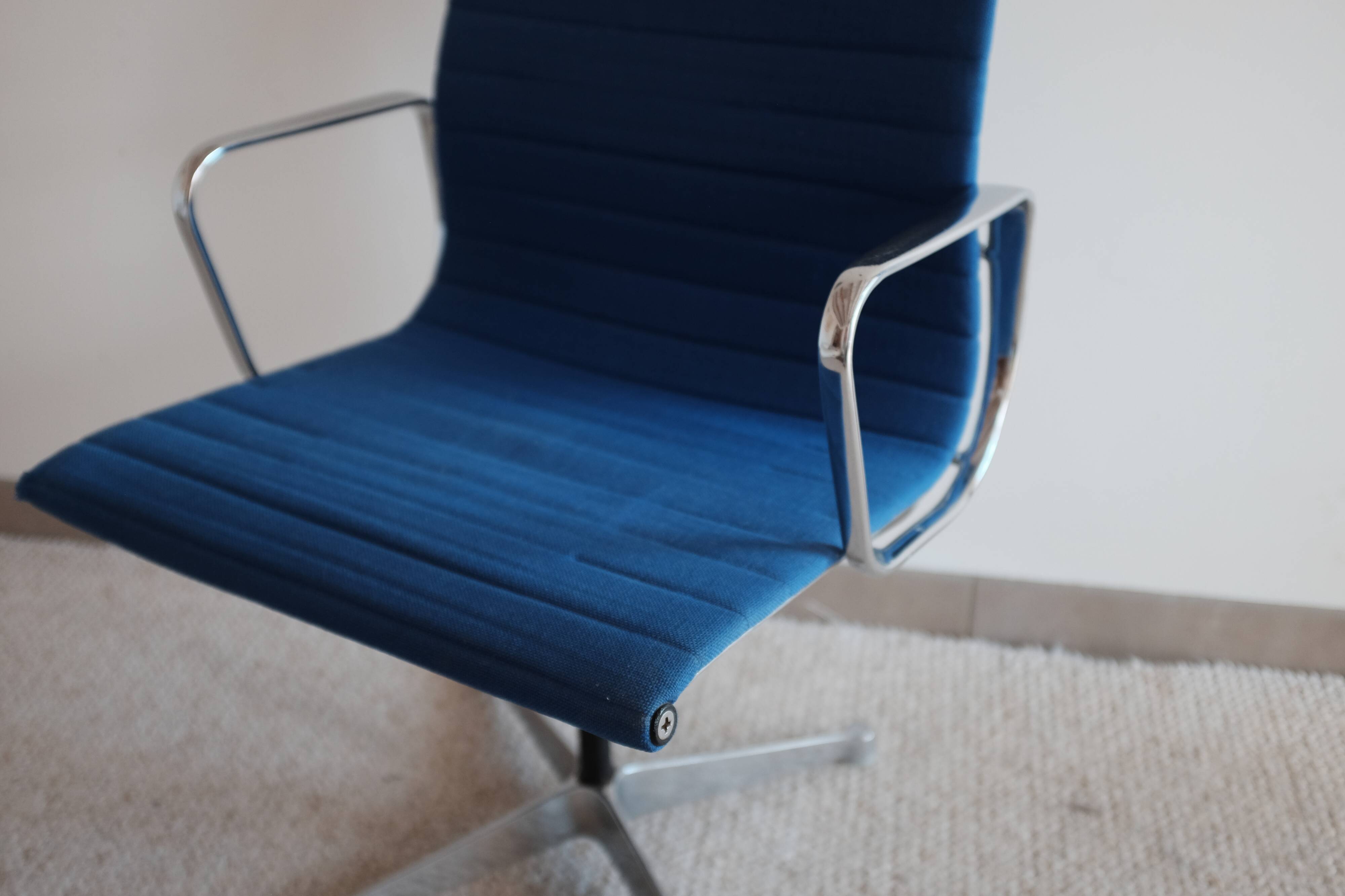 Office chair Eames Model EA 108