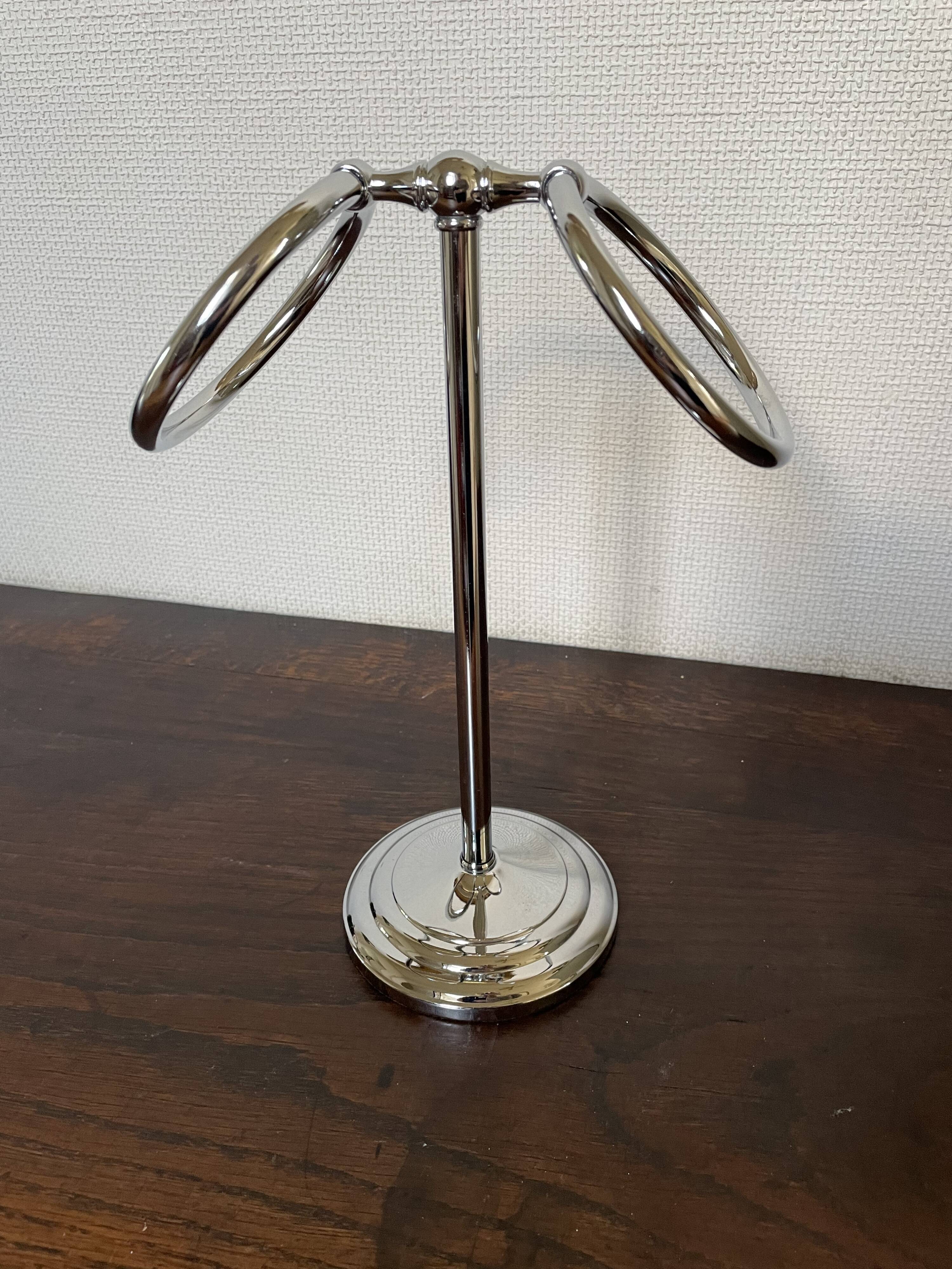 Chrome countertop towel rack