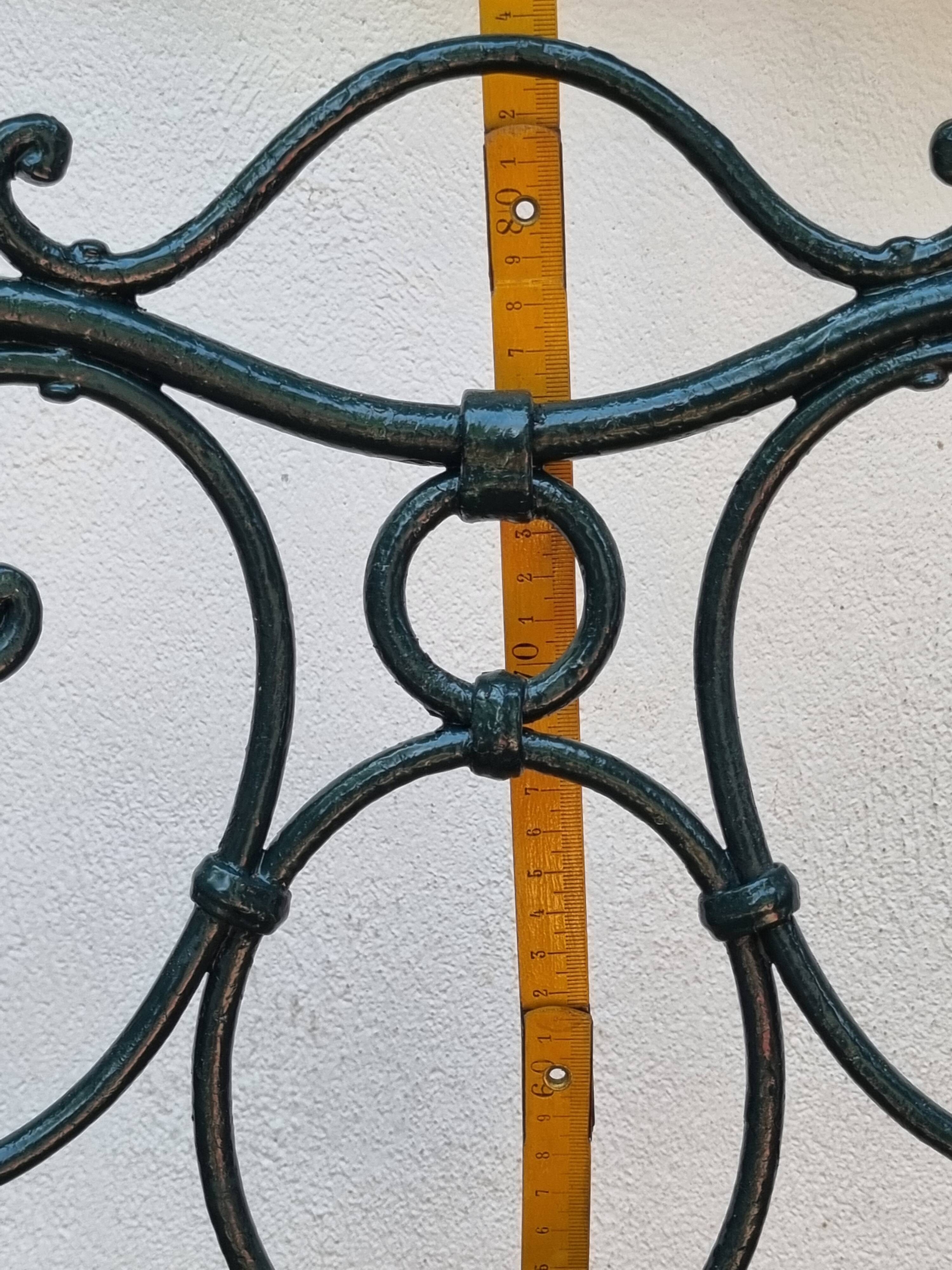 Set of 4 antique garden chairs in wrought iron from 1900.