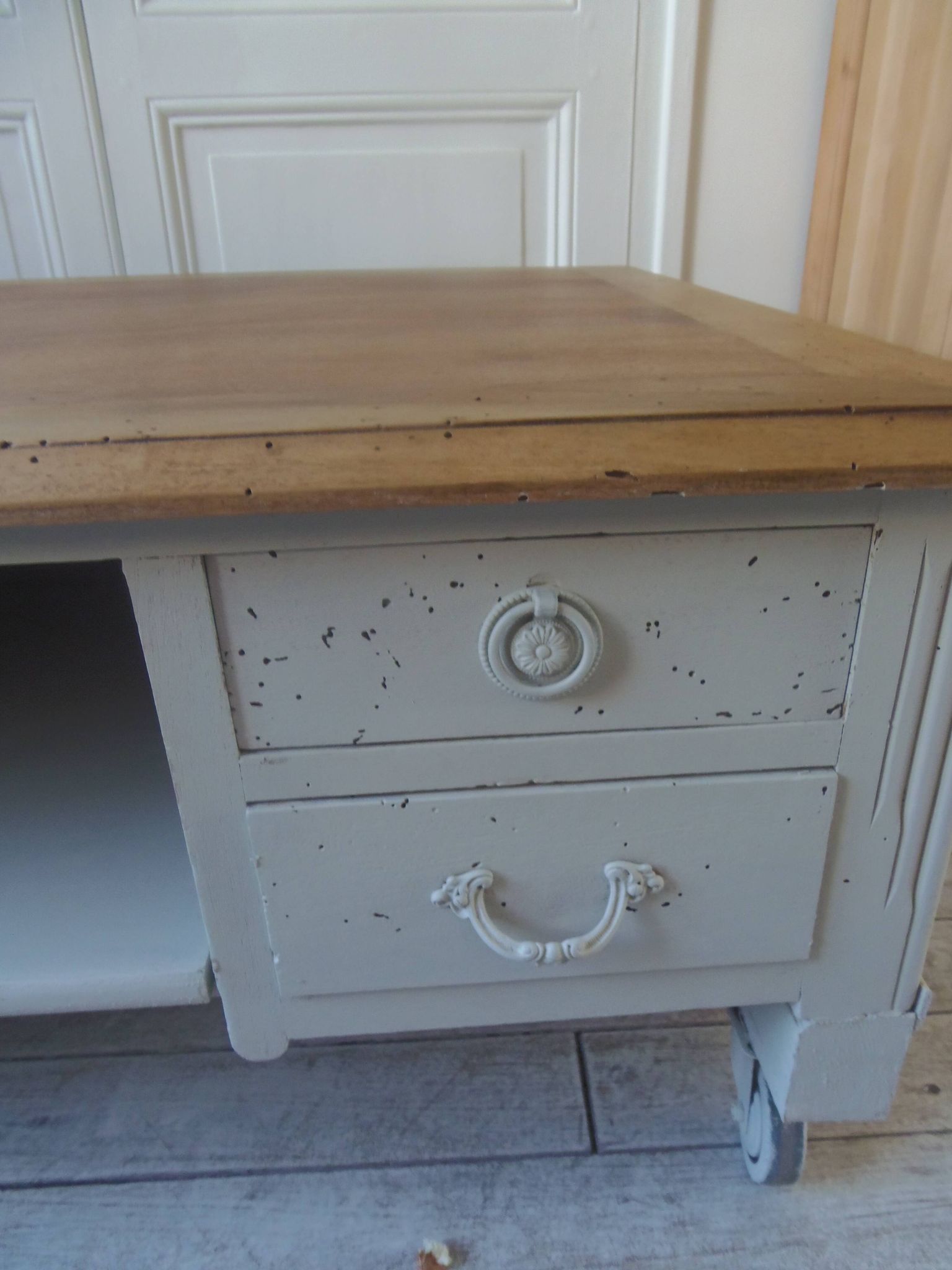 Coffee table on casters, made from an old desk, pearl gray base and belt.