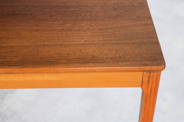 Table basse en teck sur roulettes, Suède années 60