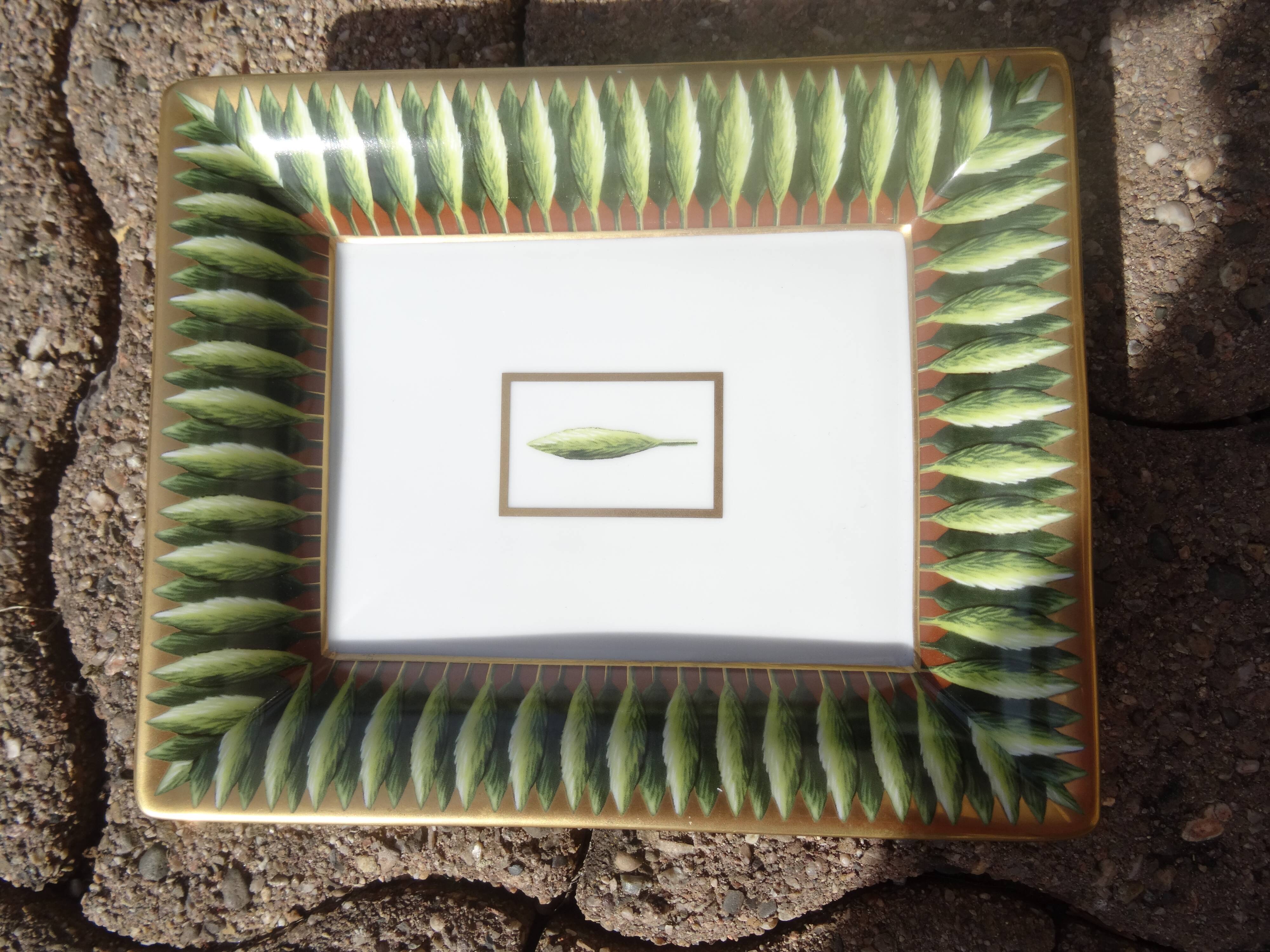 Empty porcelain pocket