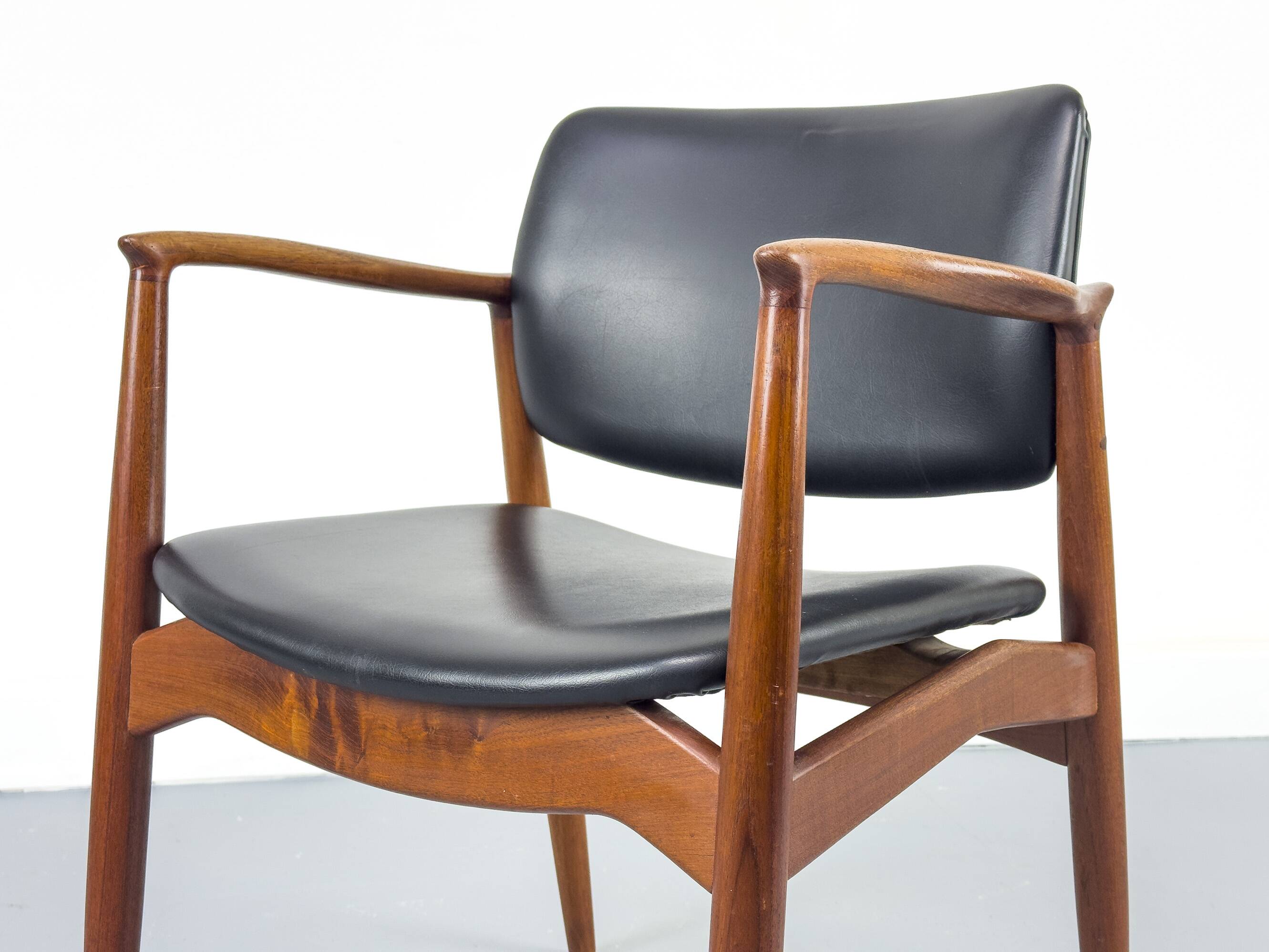 Fauteuil en teck danois par Erik Buch pour Ørum Møbelfabrik, années 1960.