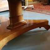 Round central foot table.