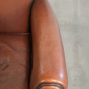 Timeless armchair made of sheepskin leather with a English look