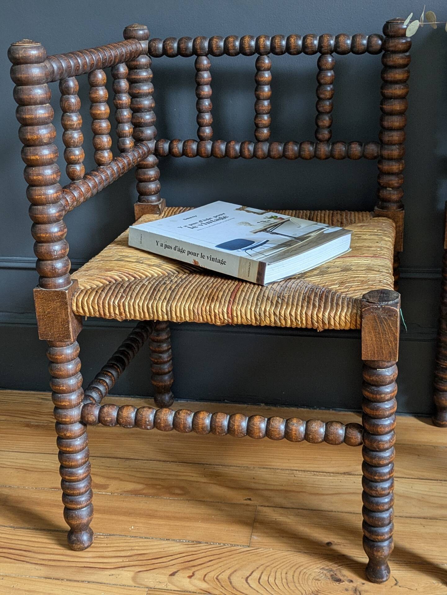 Paire de fauteuils anciens dits "Bobine"