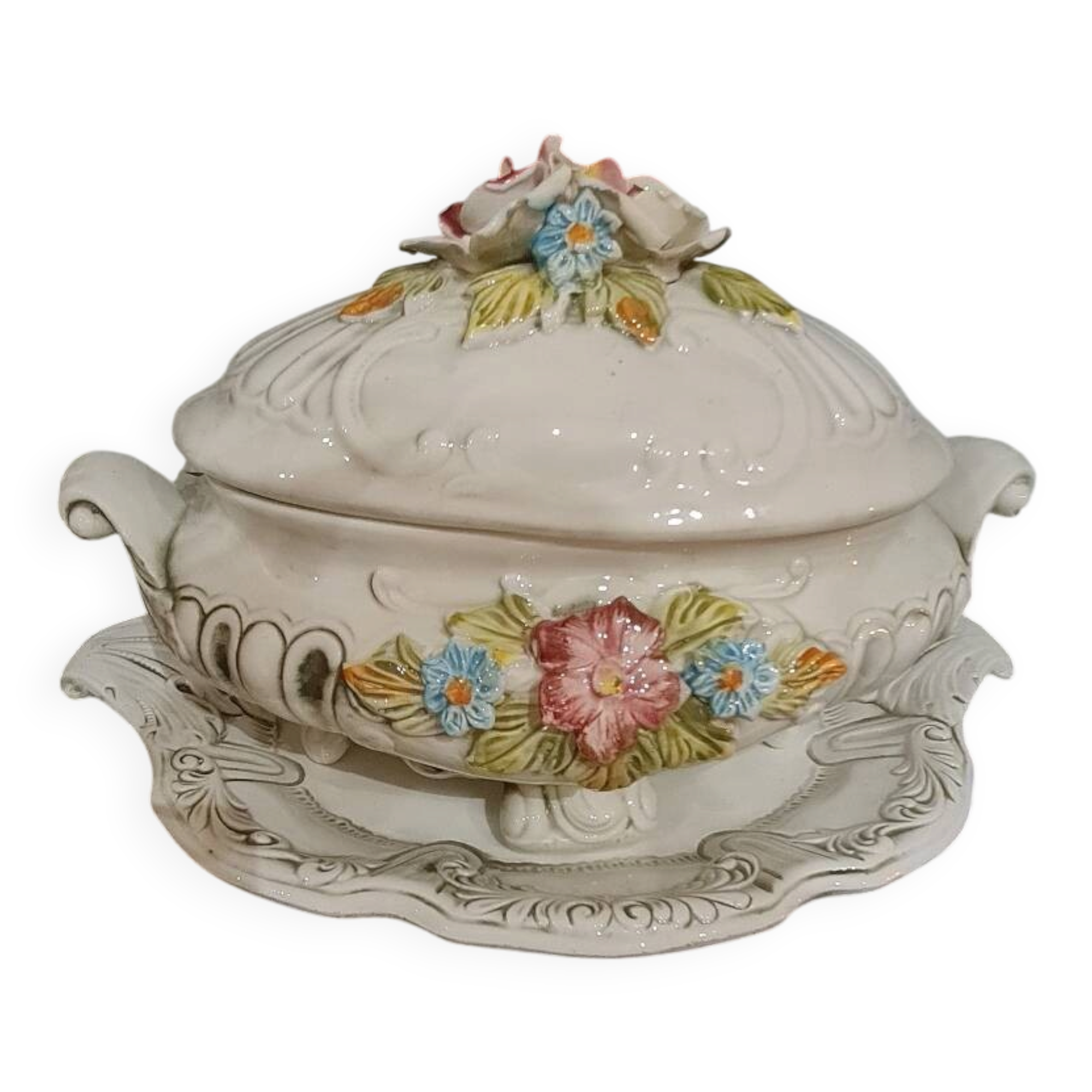 Soup tureen with tray