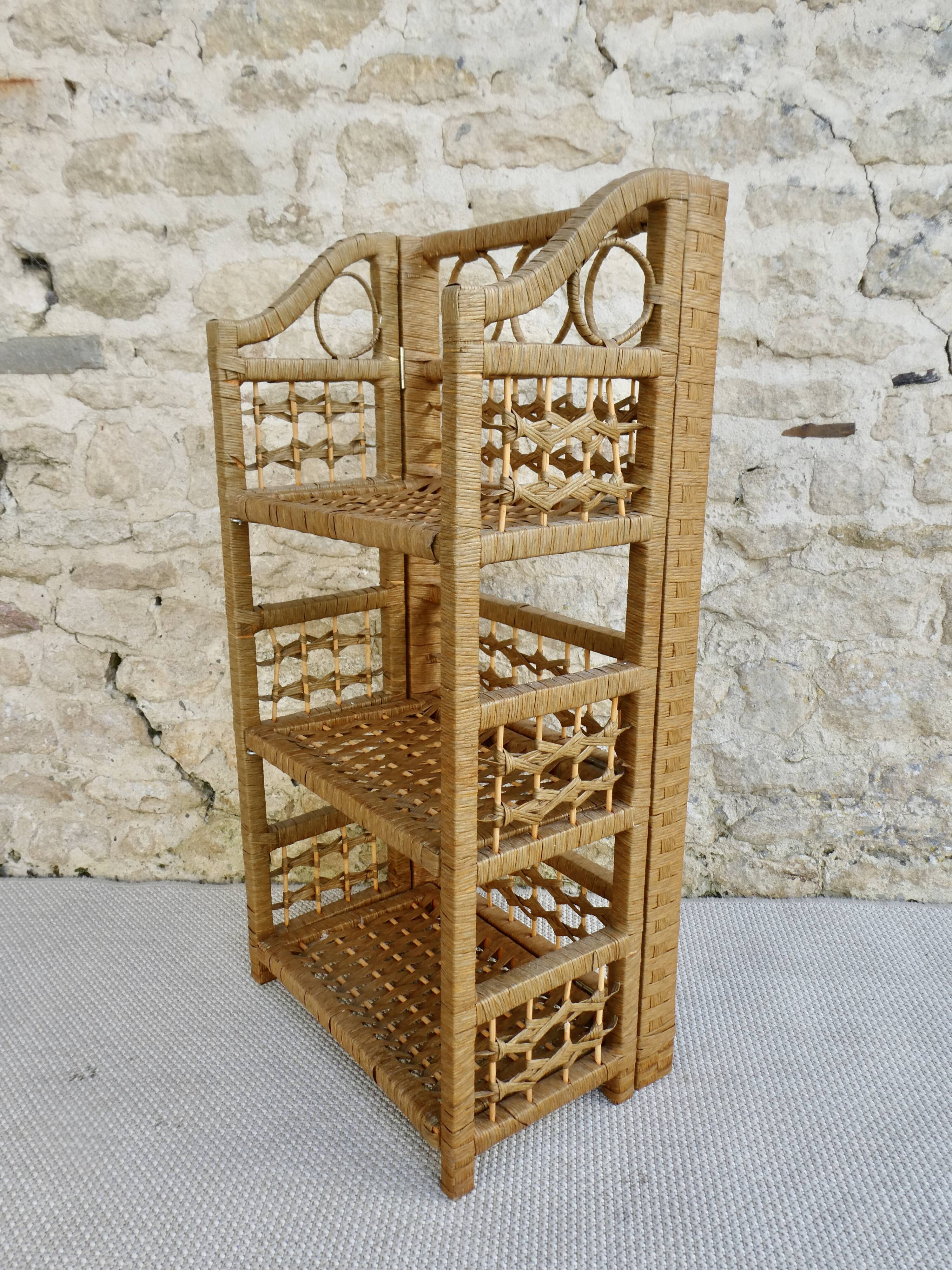 Folding shelf in wood and raffia