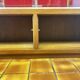 Paire de vitrines vintage en bois et verre