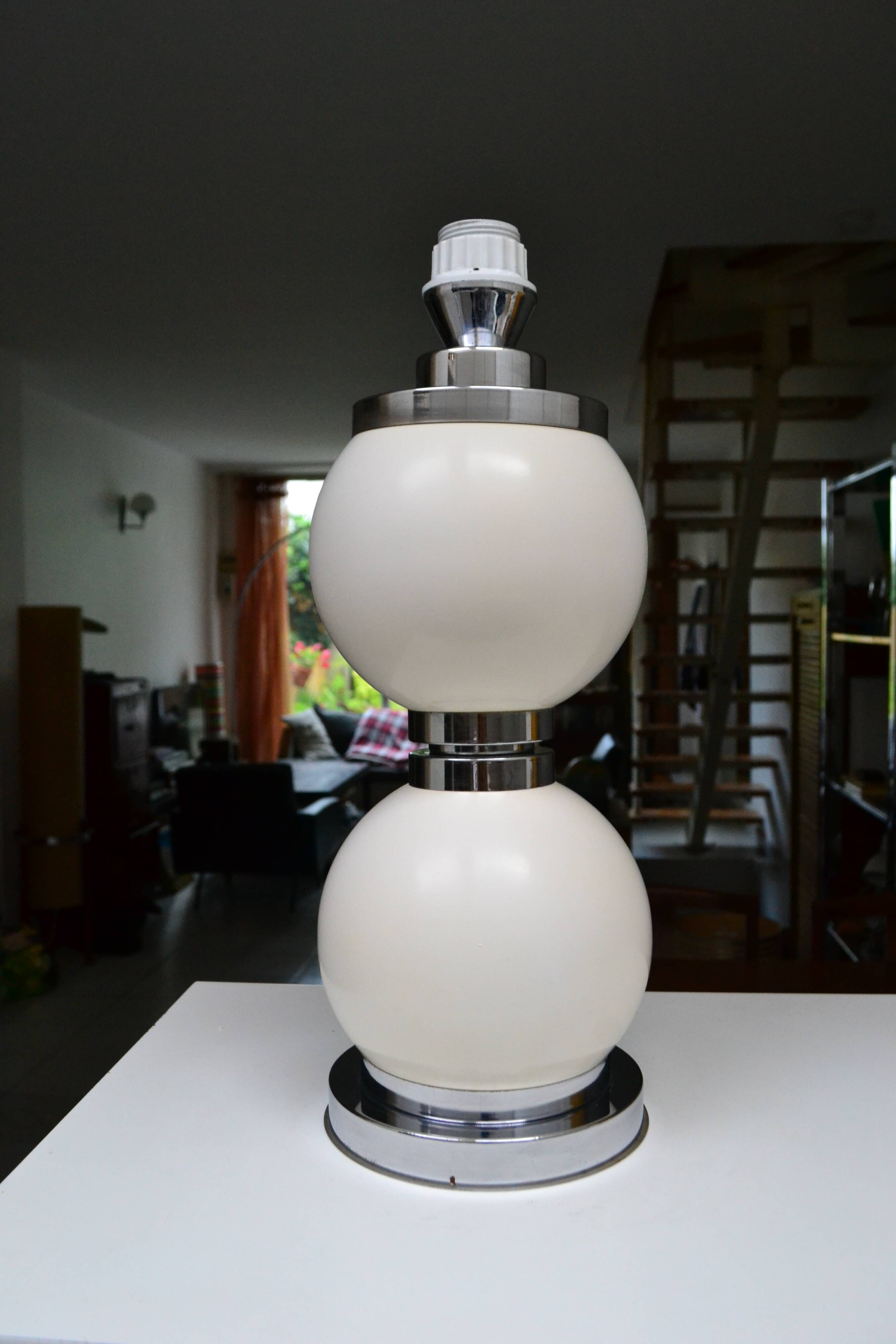 Delmas lamp base in white metal and chrome from the 70s