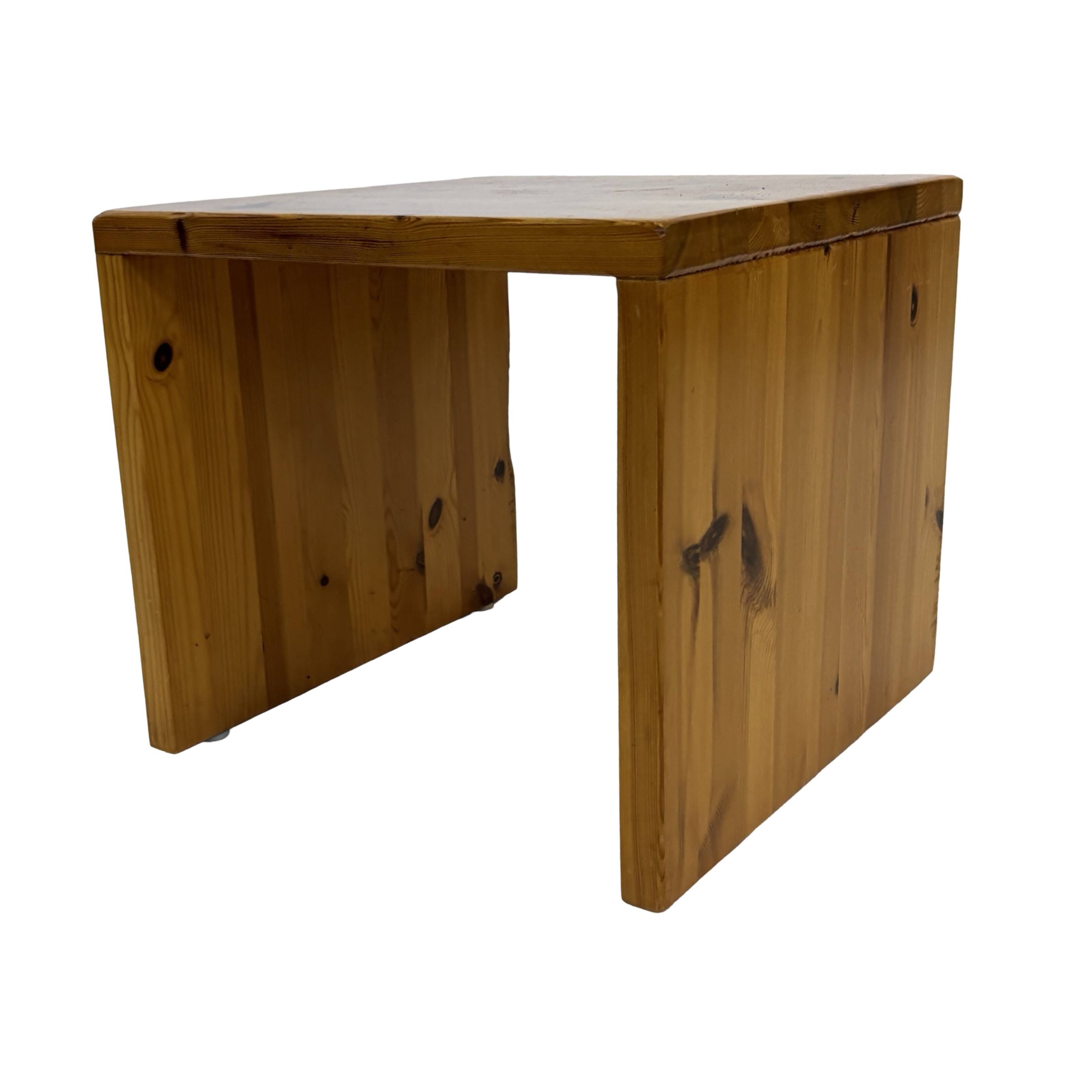 Vintage side table in Pine wood 1970s small table