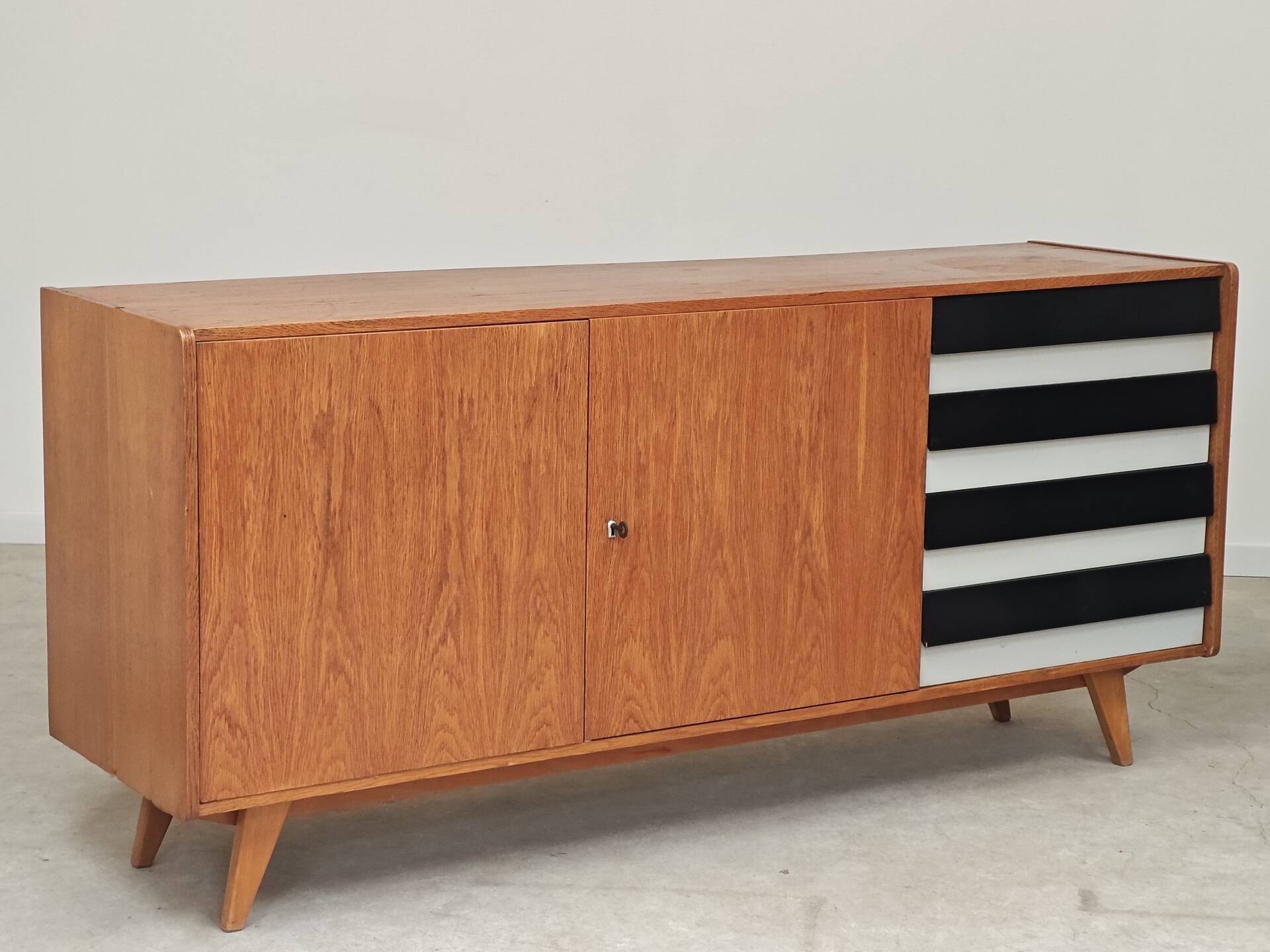Enfilade U460 in white and black by Jiri Jiroutek for Interier Praha 1960