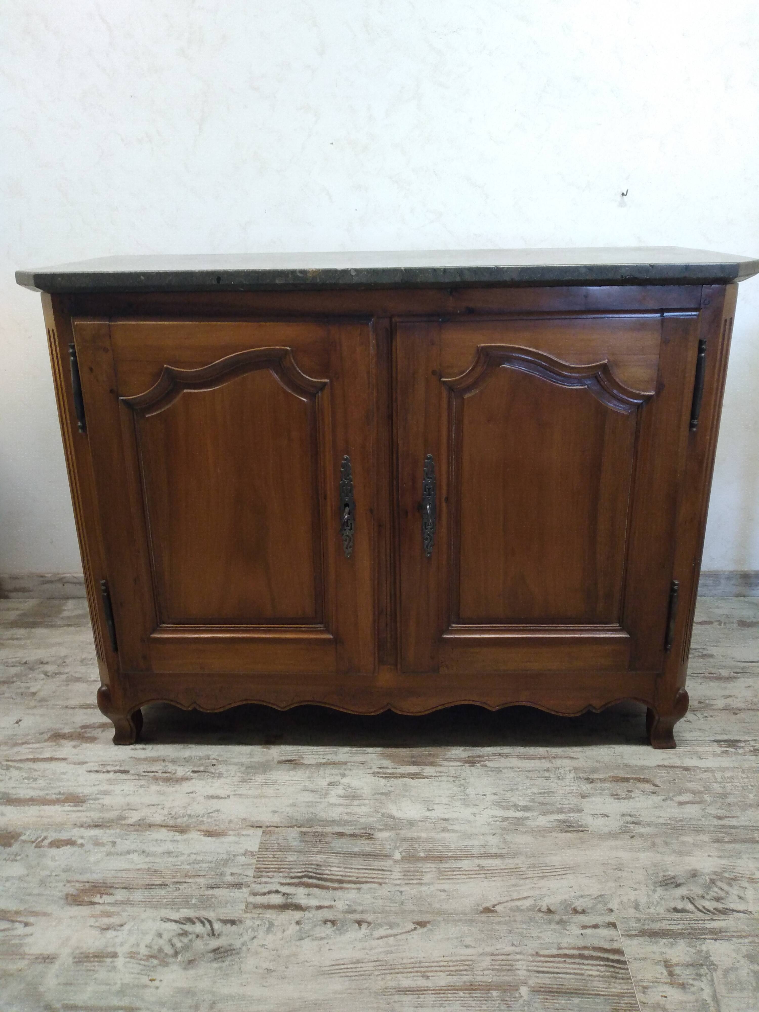 Buffet bas avec marbre