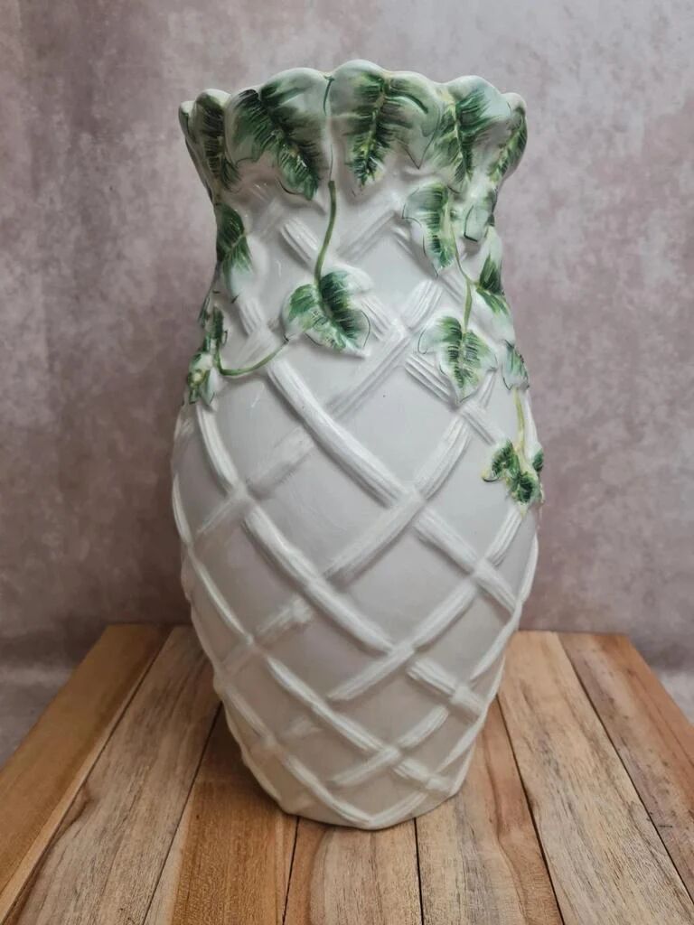 Large vintage Portuguese vase FG Trompe-l'œil vase with raised ivy decoration