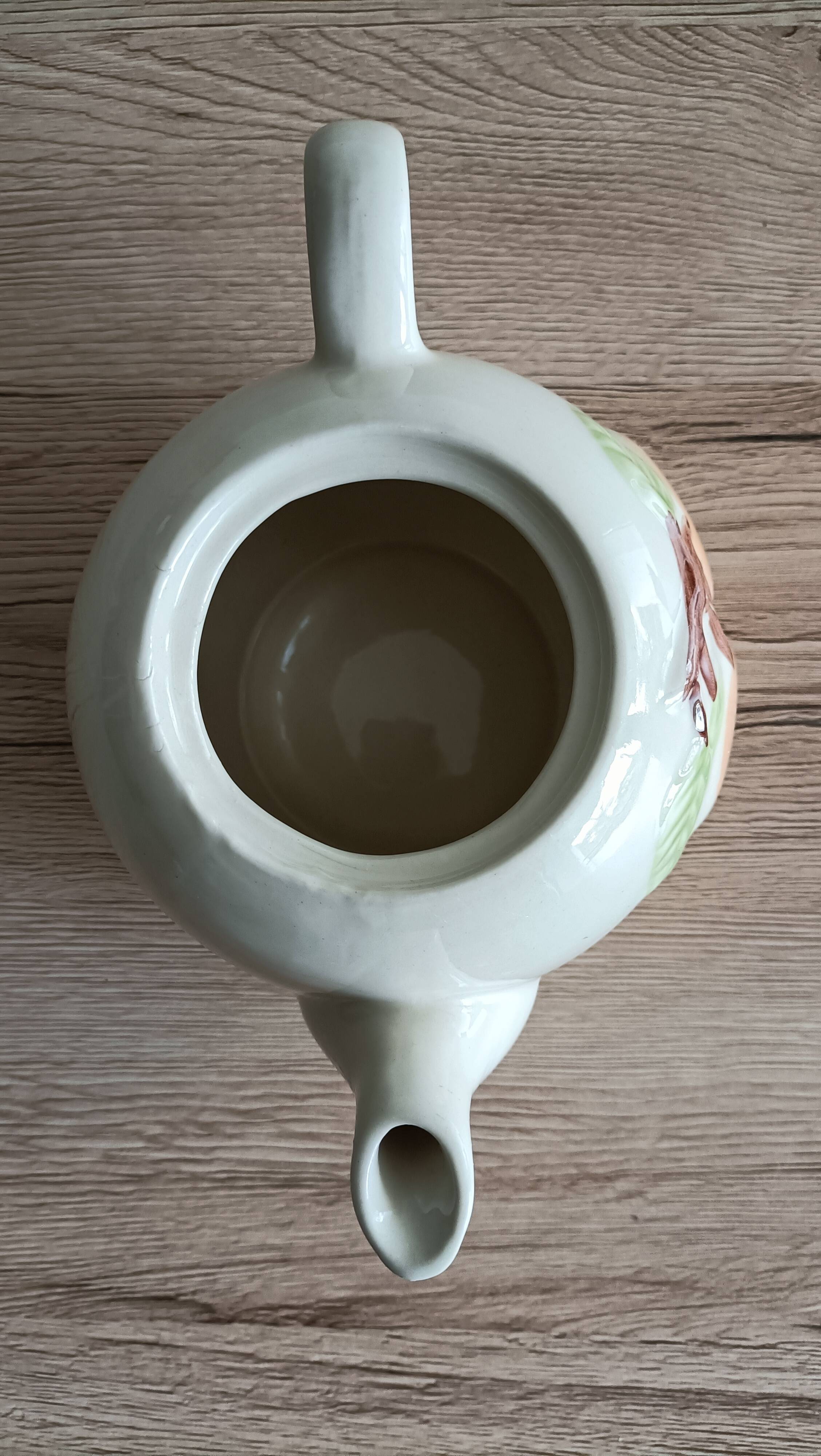 Slush teapot with embossed fruit decoration