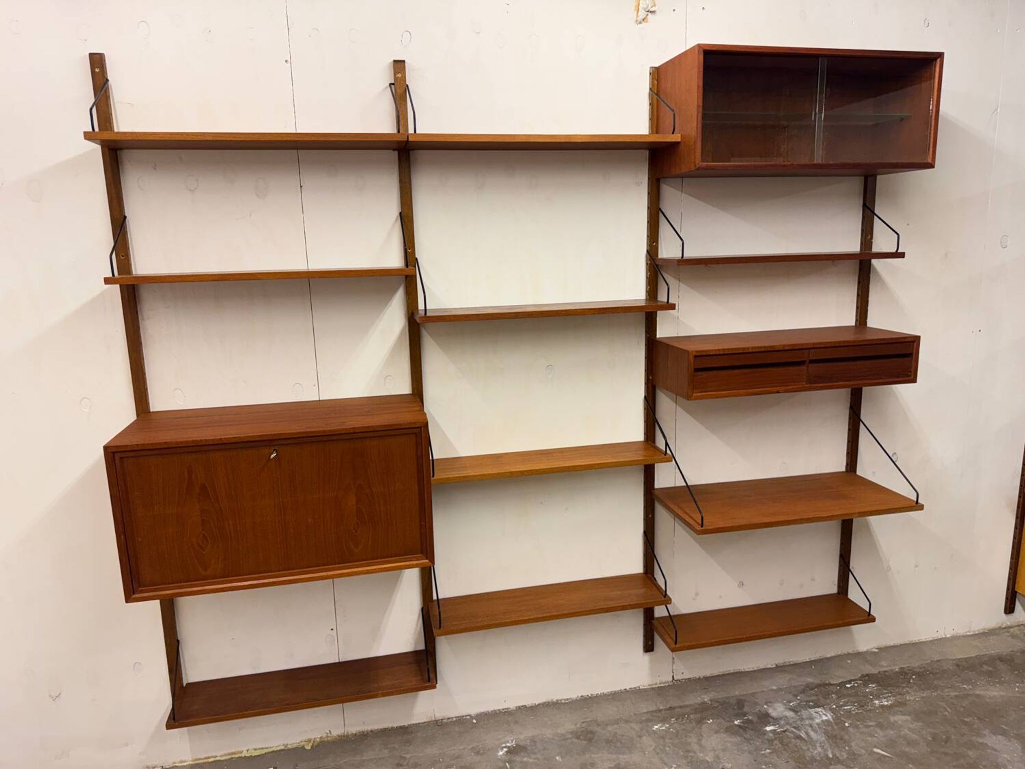 Meuble mural scandinave vintage en teck par Poul Cadovius pour Royal System