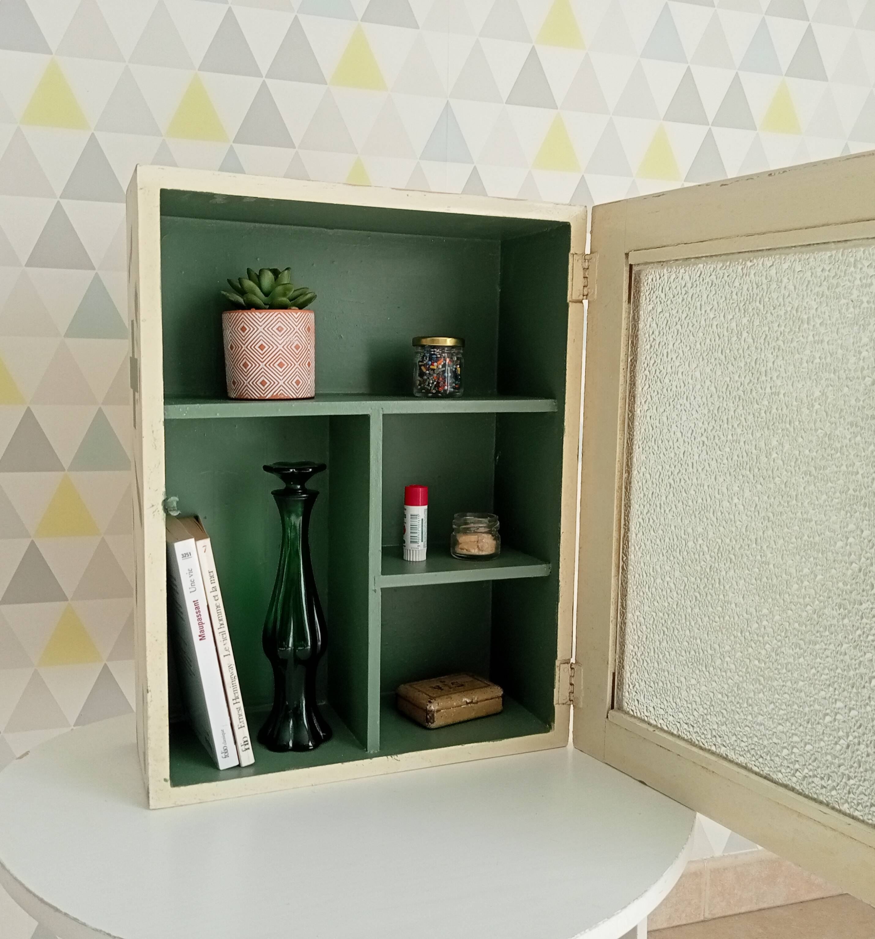 Armoire à pharmacie d'hôpital vintage, années 1970