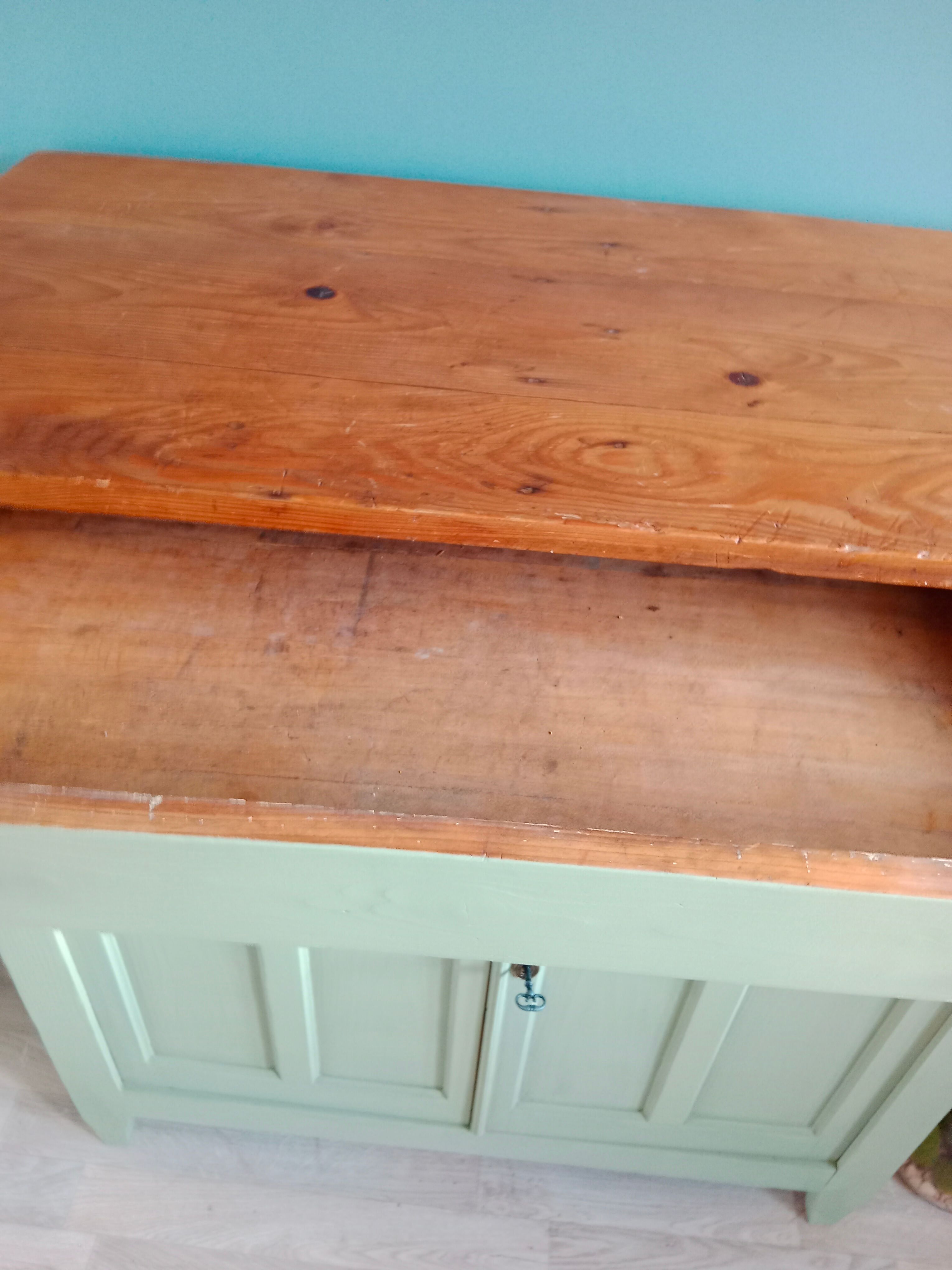 Khaki Parisian buffet