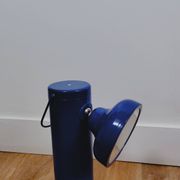 M Lamp de David Irwin, Éditeur Juniper, Lampe sur batterie portative nomade