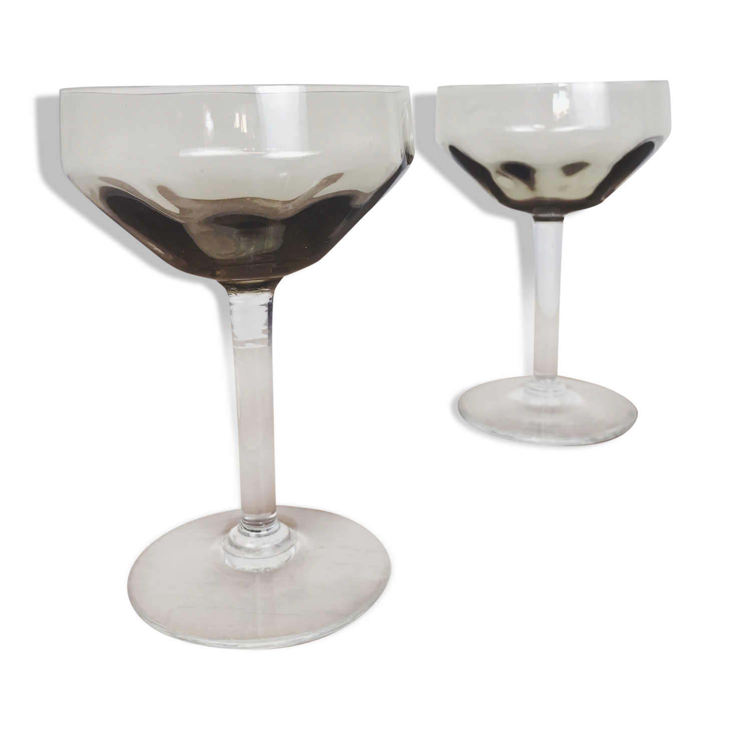 2 glasses of smoked glass champagne