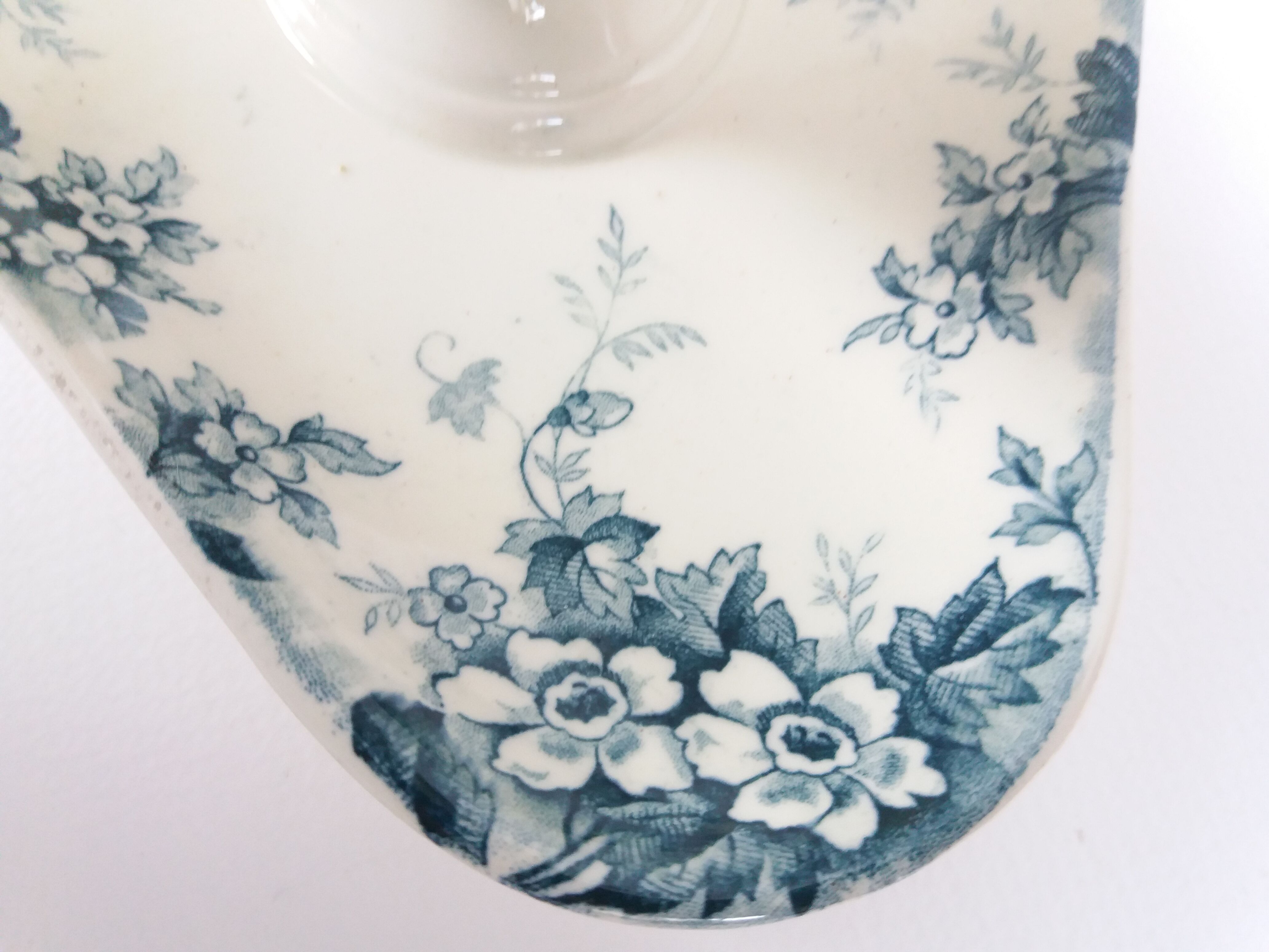 "Eglantines" saucière