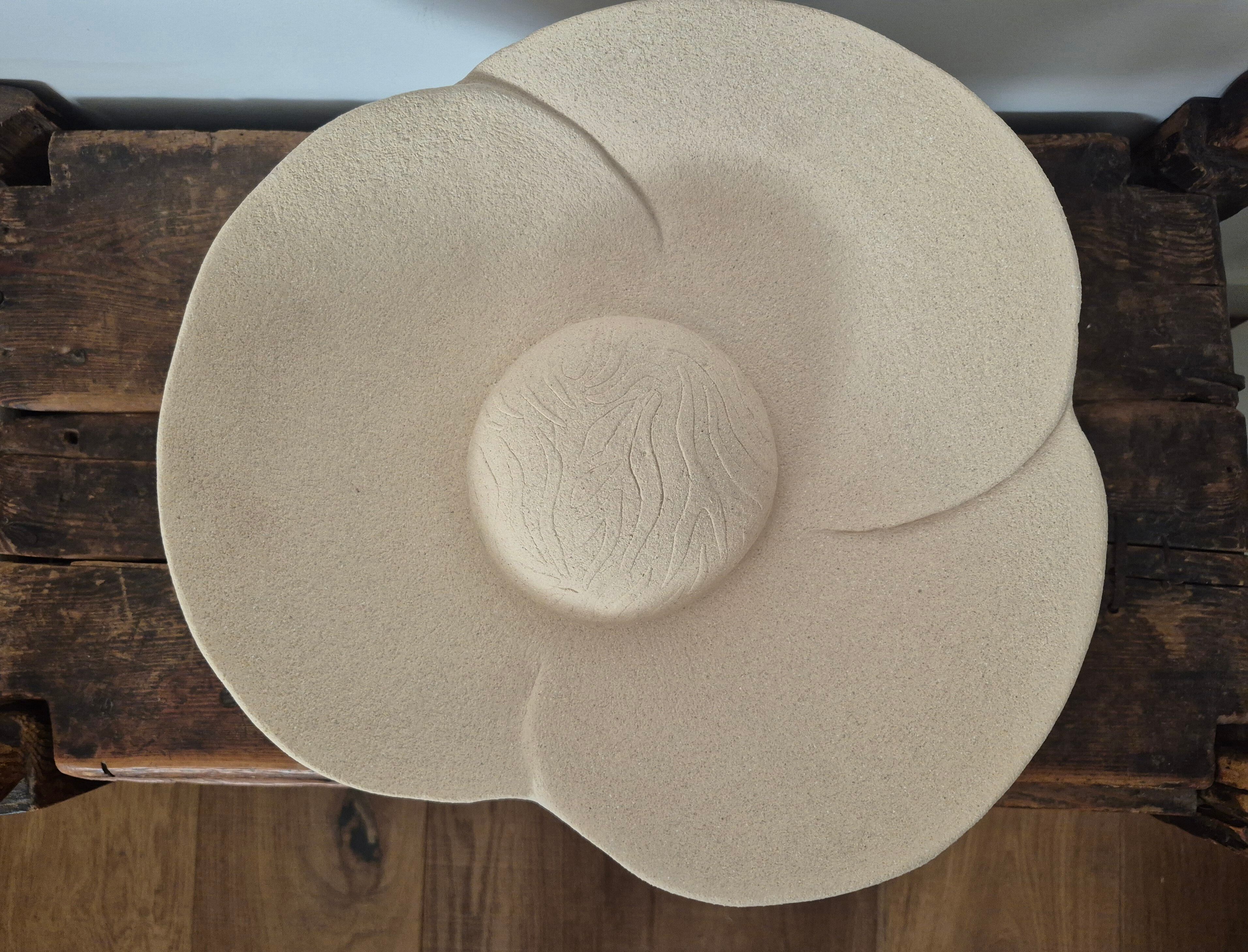 Sculptural bowl in chamotte stoneware