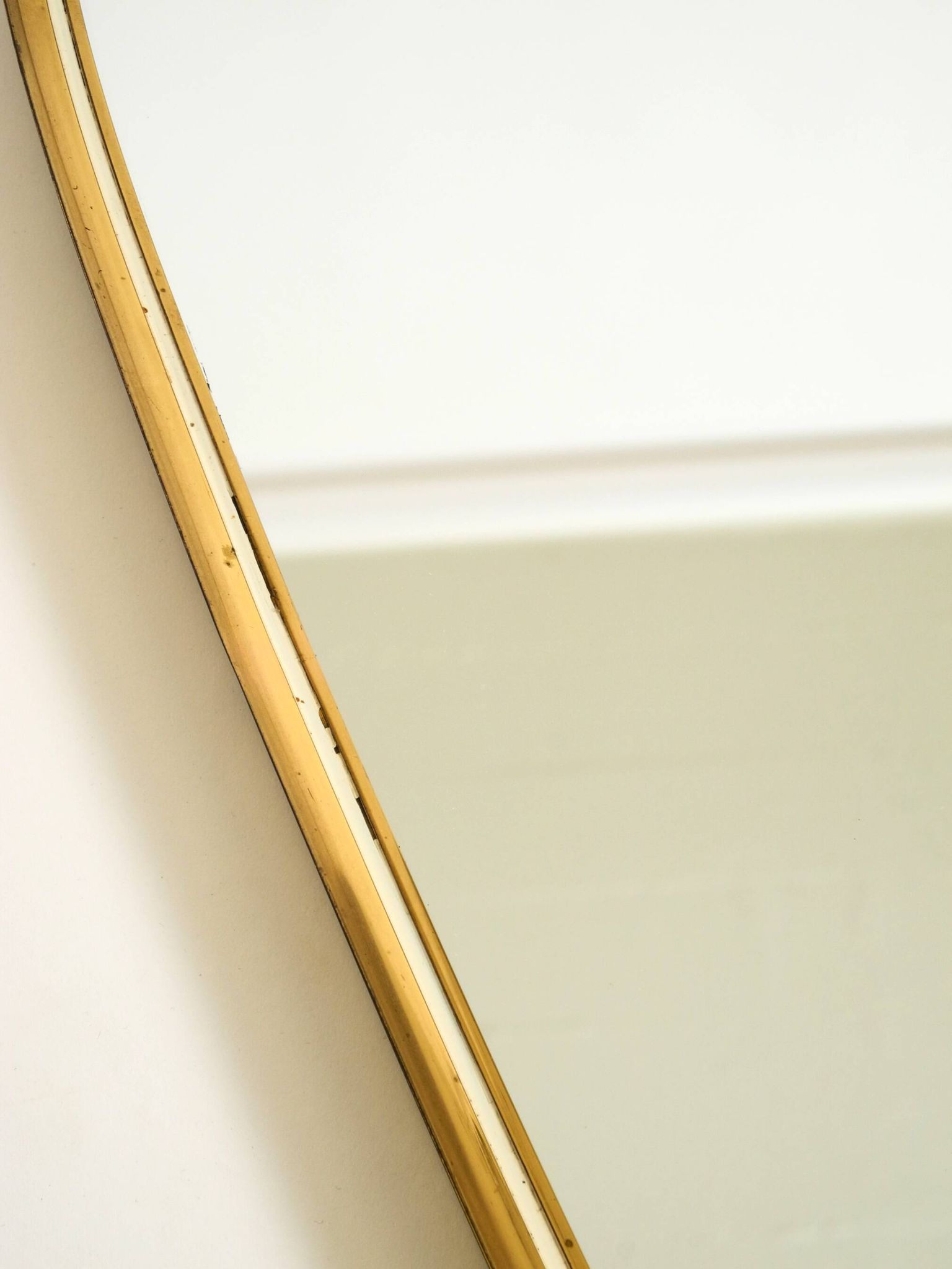 Heavy mid-century brass kidney-shaped wall mirror from Münchner Zierspiegel