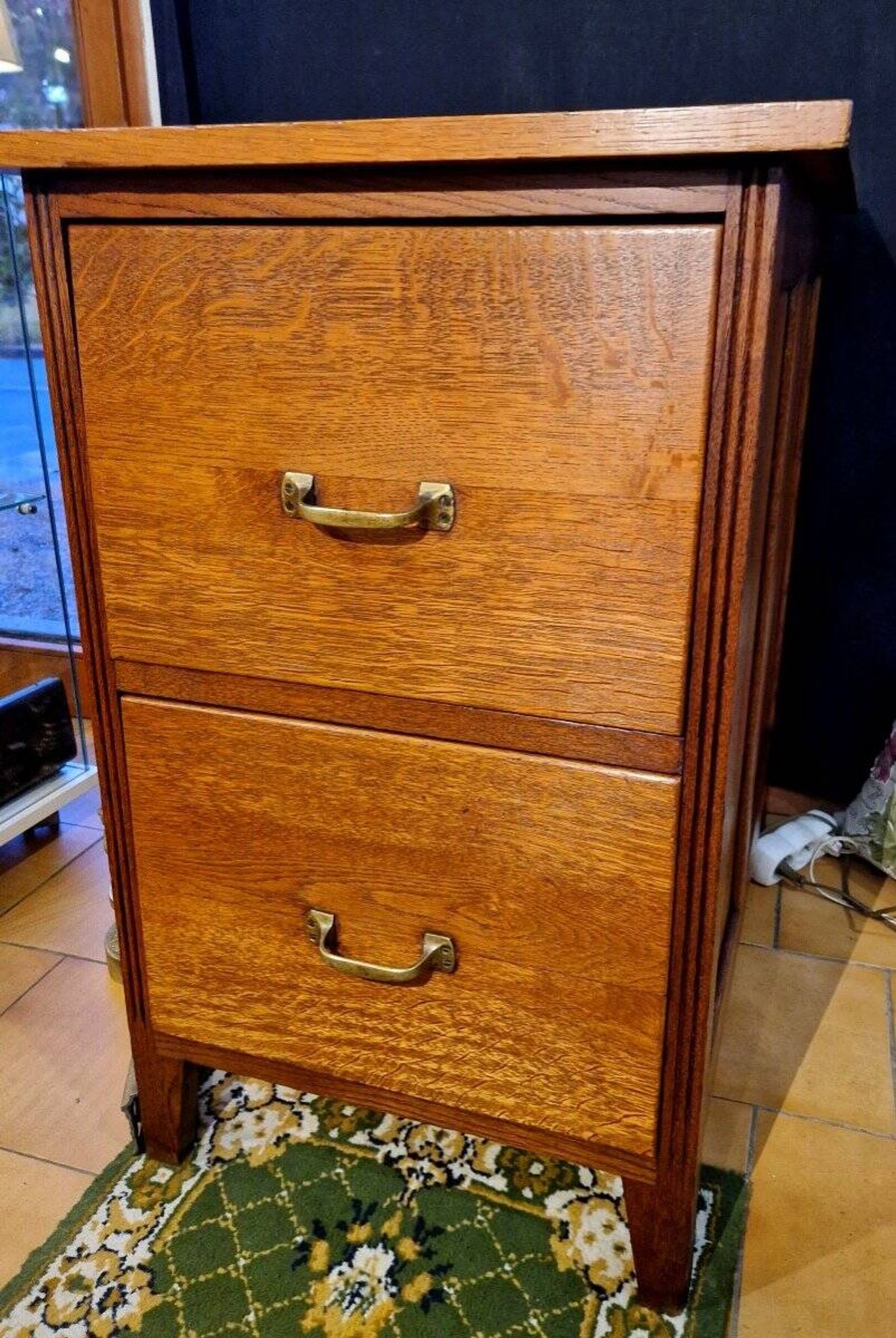 Oak workshop furniture with 2 drawers