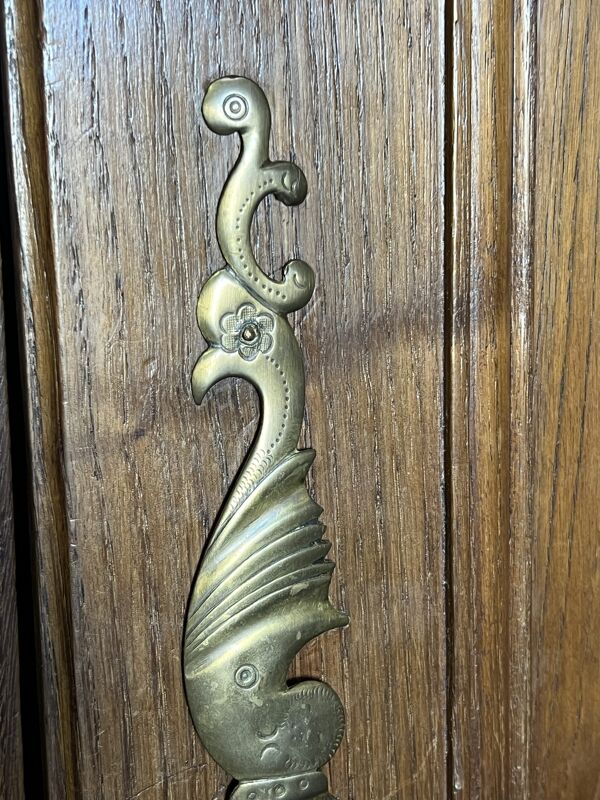 Armoire en bois sculpté du XIXe siècle, petite taille, hauteur 211 cm