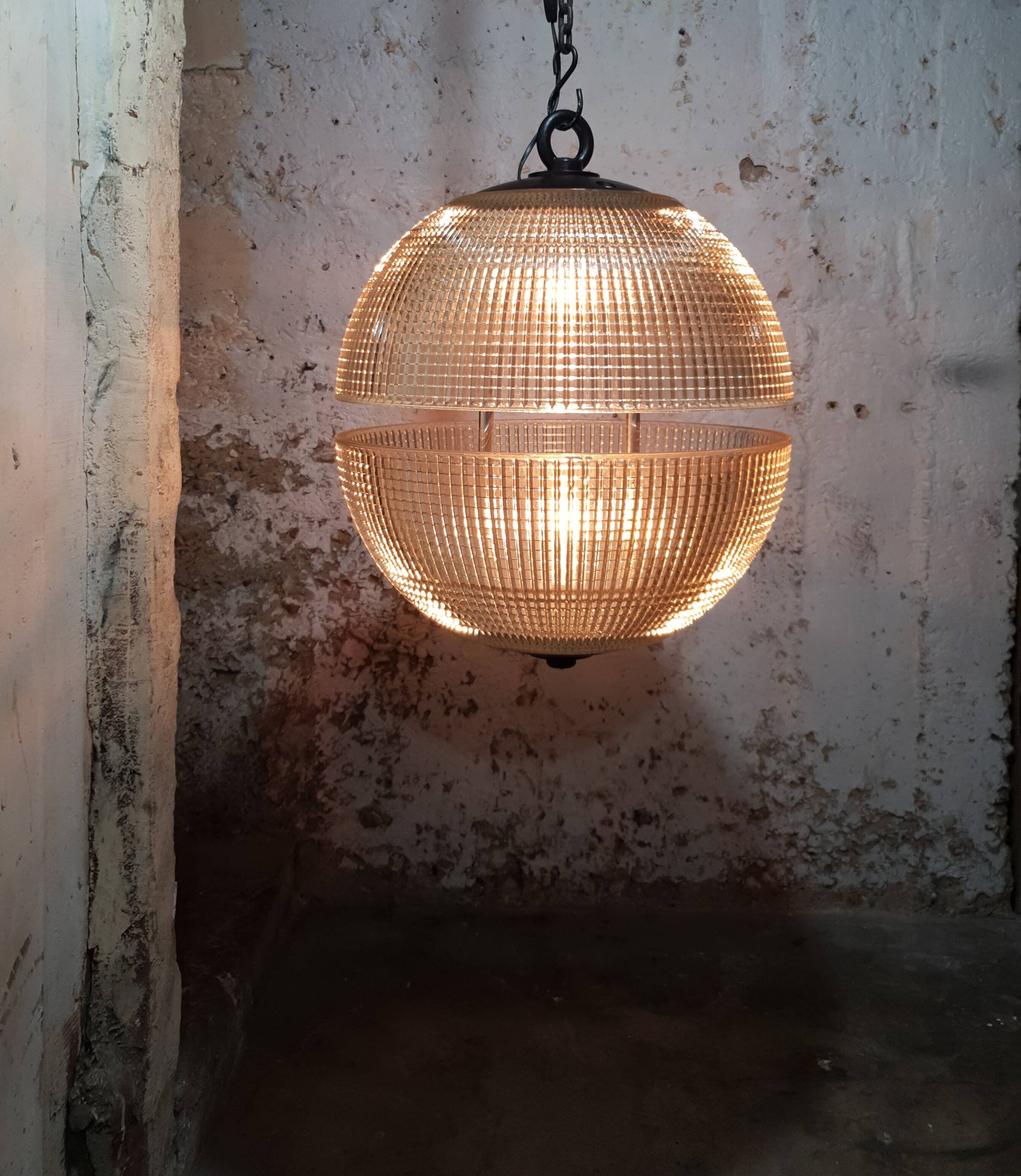 Holophane half-sphere suspension