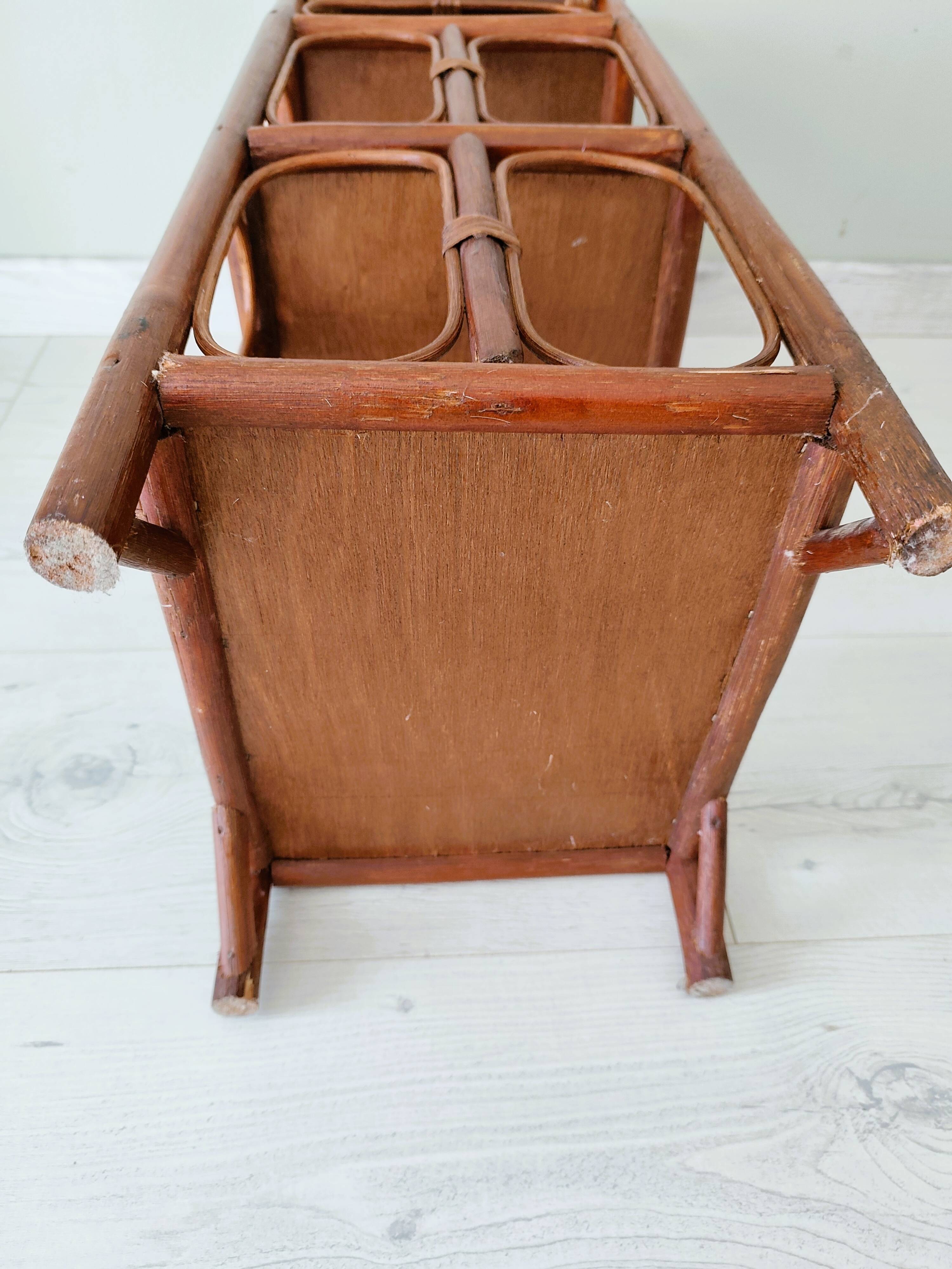 Petite table d'appoint ancienne en bambou et bois